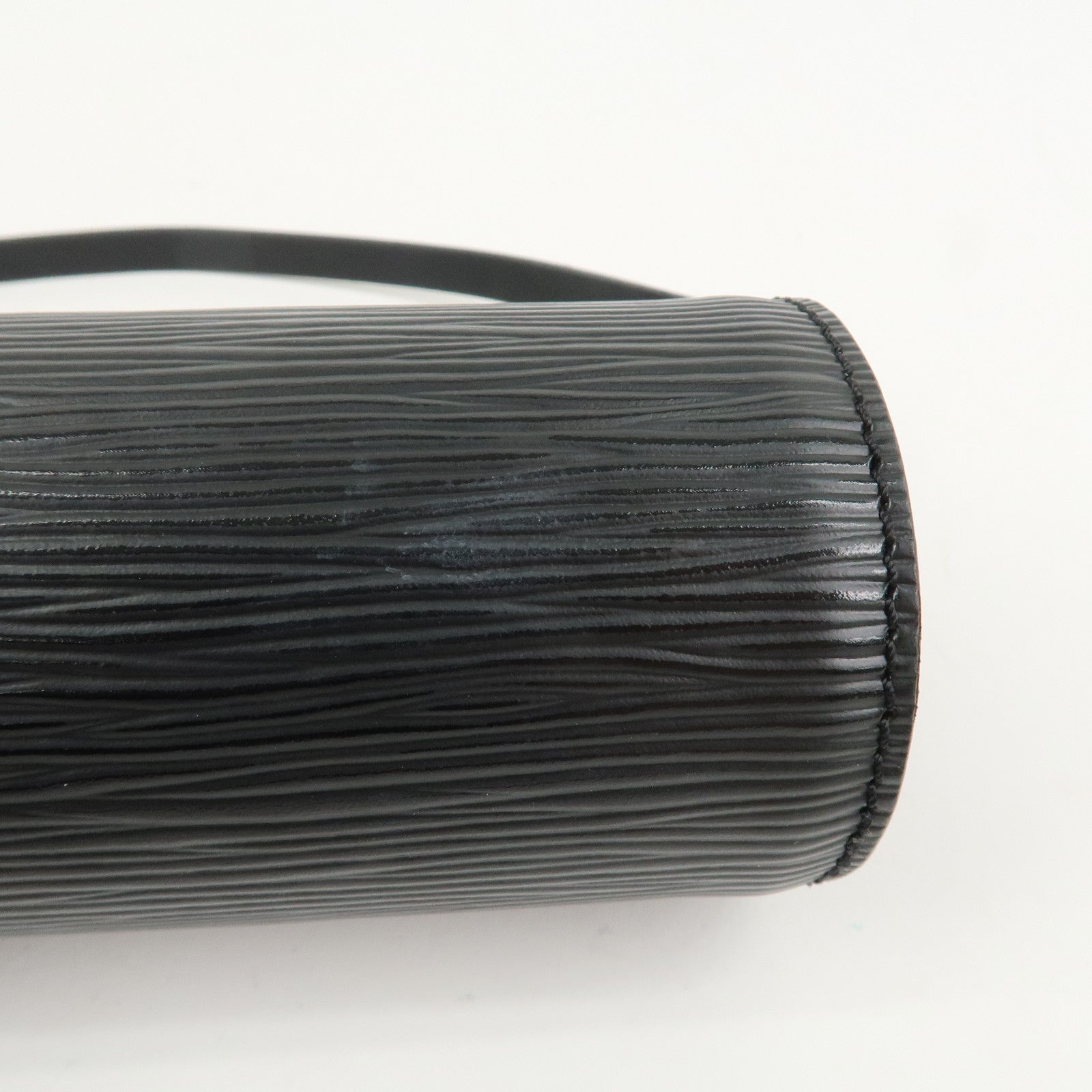 Louis Vuitton Epi Leather Mini Pouch For Soufflot Hand Bag Noir