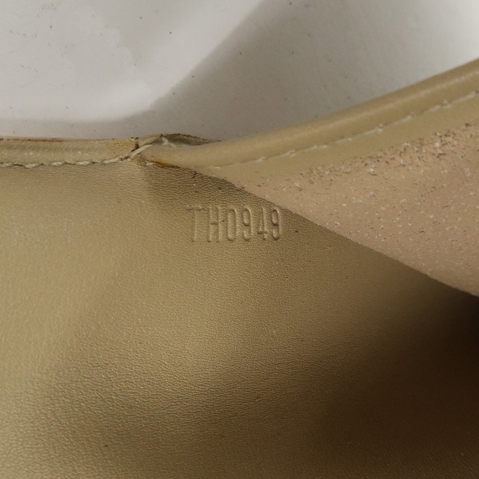 Louis Vuitton Monogram Vernis Walker Shoulder Bag Beige M91072
