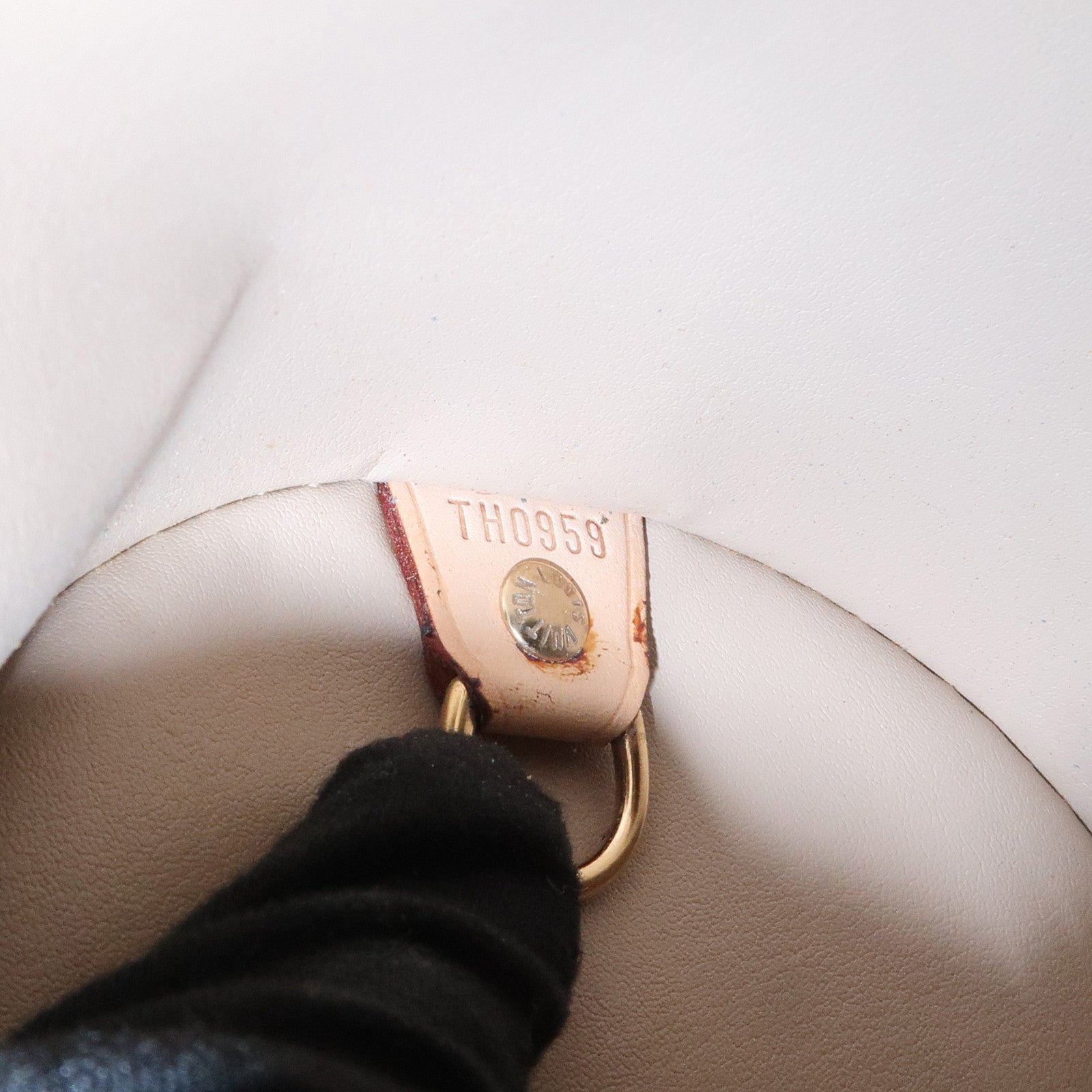 Louis Vuitton Monogram Vernis Leather Bedford Hand Bag Beige M91329