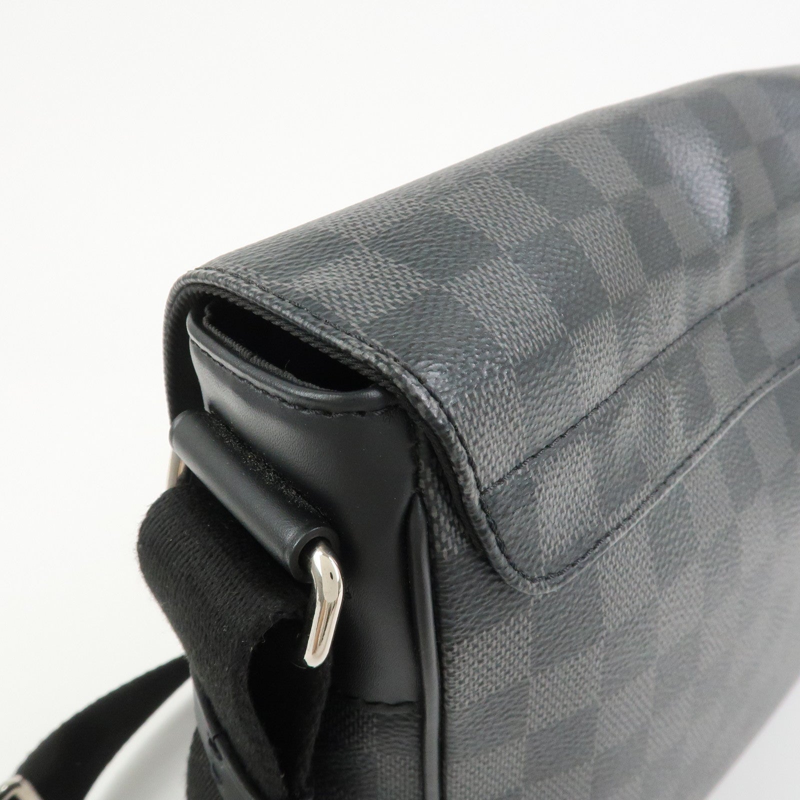 Louis Vuitton Damier Graphite District PM NM Crossbody Bag N41028