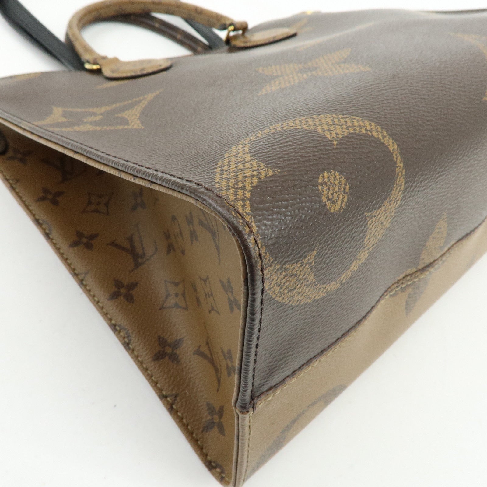 Louis Vuitton Monogram Giant Reverse On the Go MM Tote Bag M45321