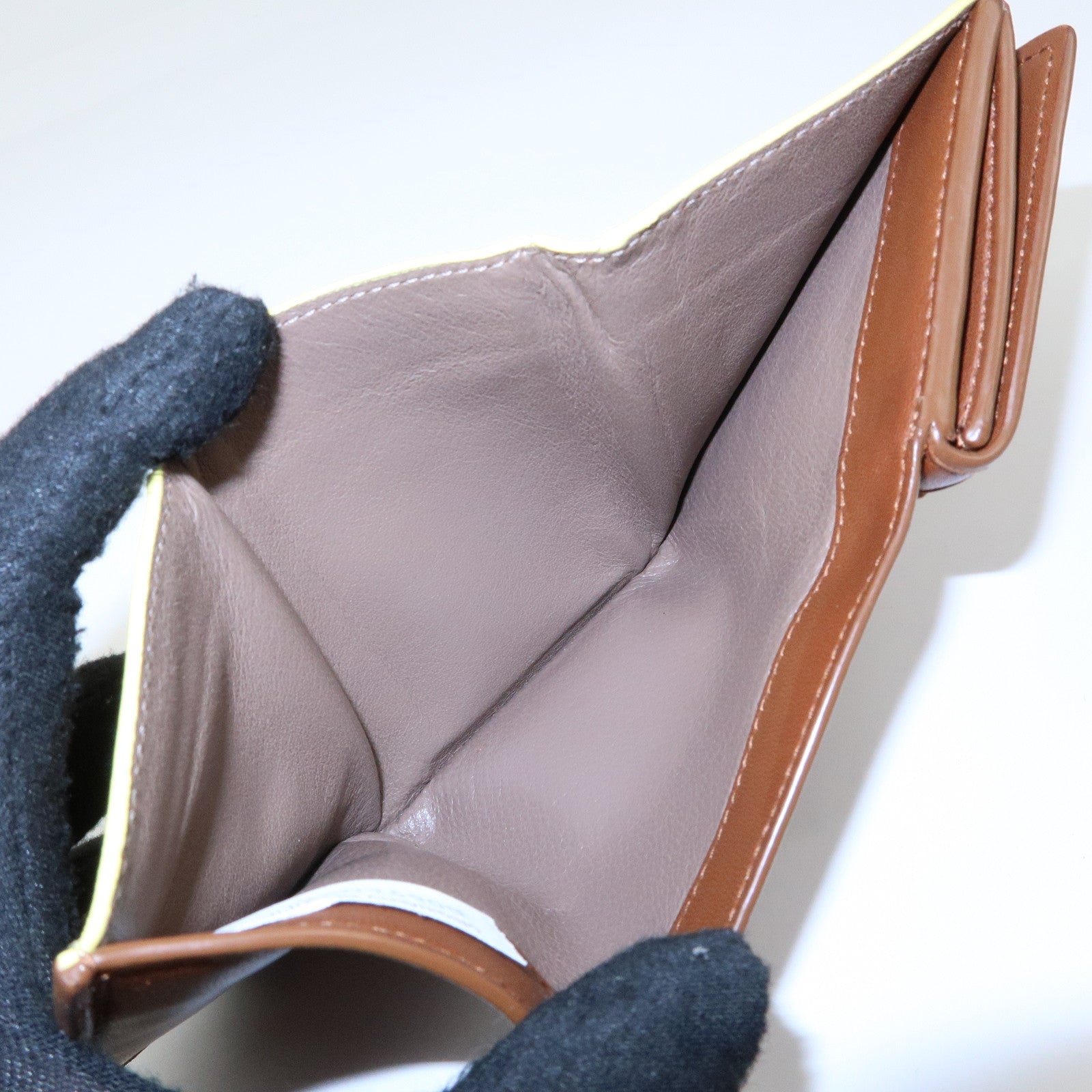 Bottega Veneta Lamb Skin Bi-fold Comact Wallet Brown 550306