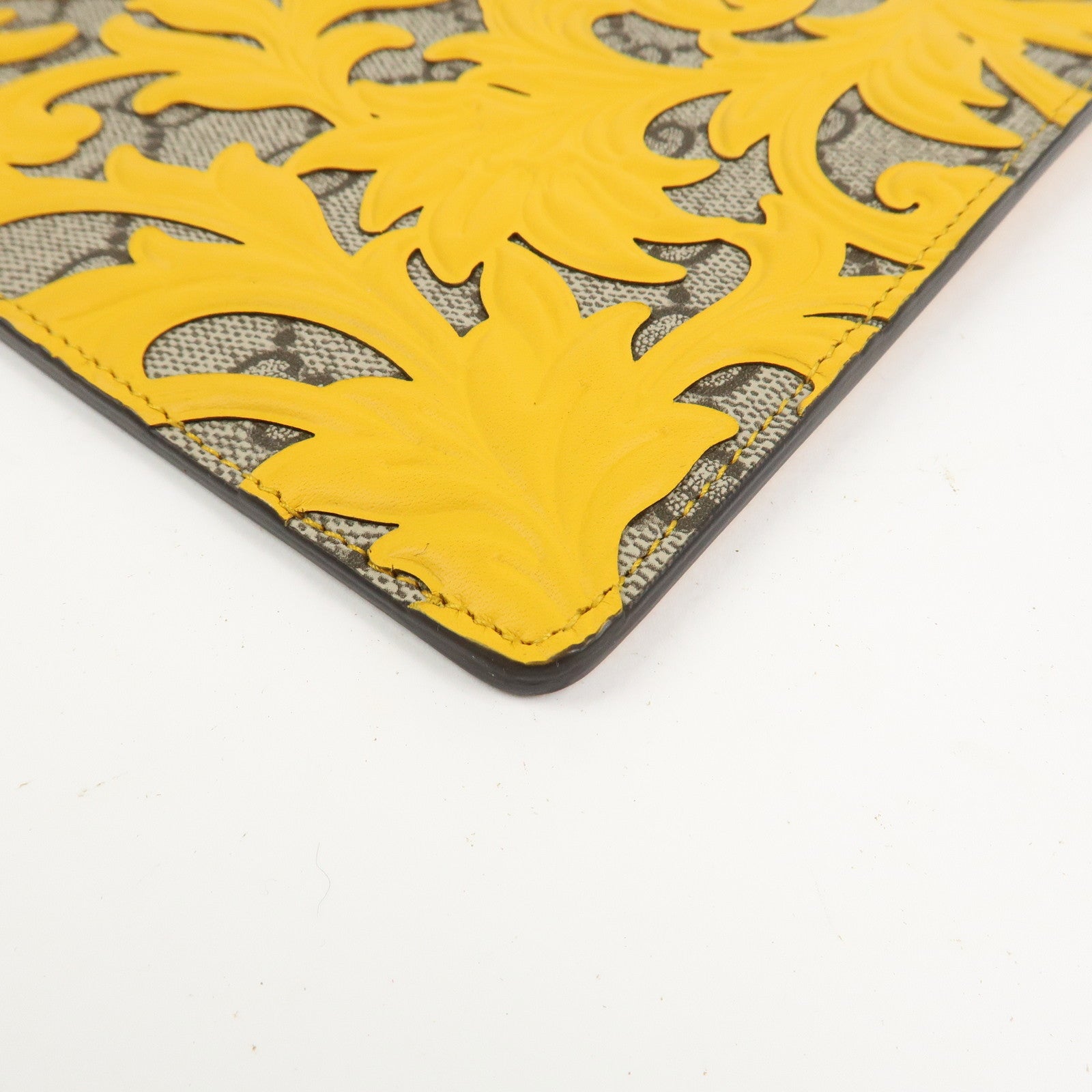 GUCCI GG Supreme Arabesque Leather Clutch Bag Beige Yellow 410810