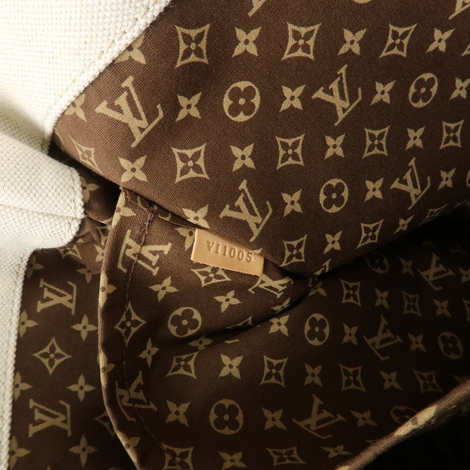Louis Vuitton Cruise Line Globe Shopper MM Shoulder Bag M95114