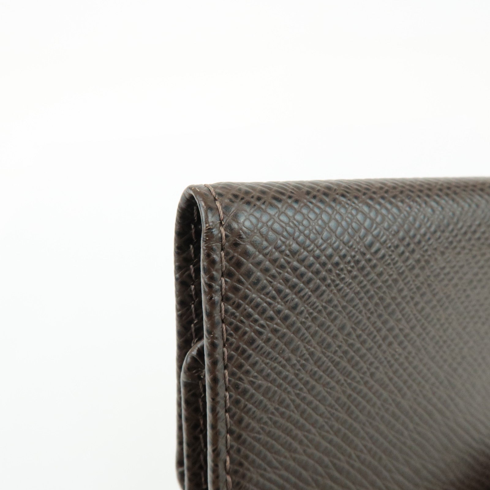 Louis Vuitton Taiga Leather Multicles 6 Key Case Gris M30538