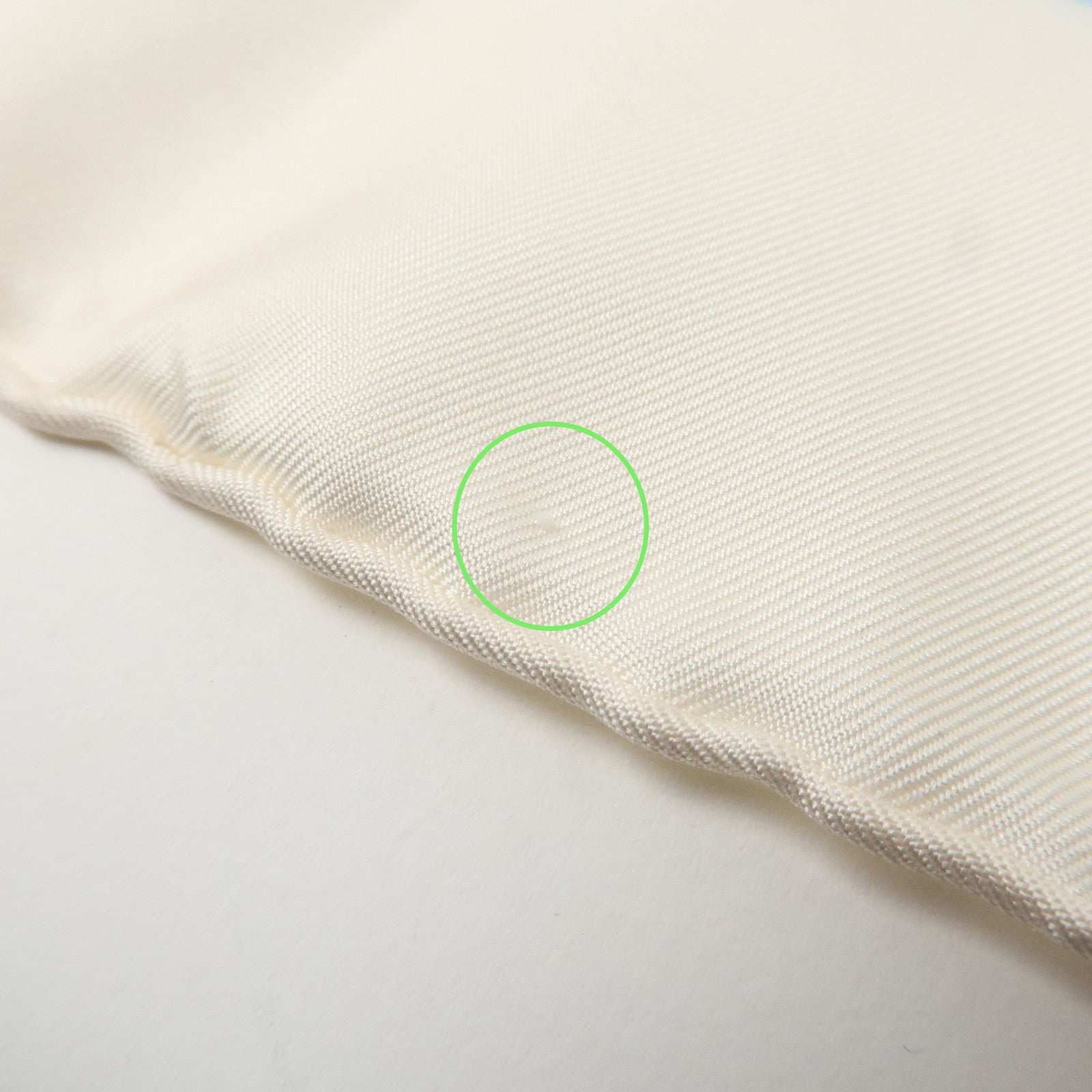 HERMES Carre 90 Silk 100% Scarf Smiles in Third millenary White