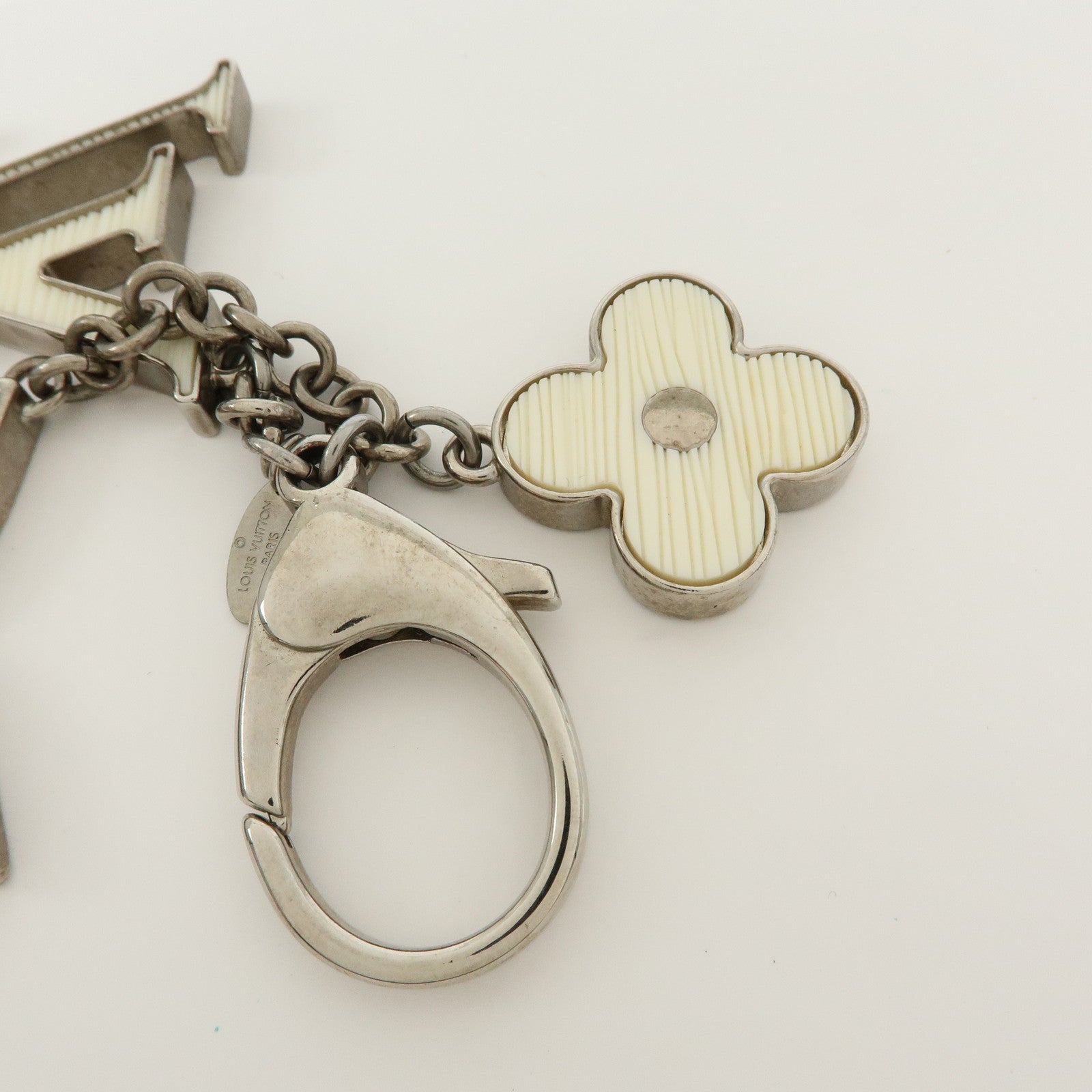 Louis Vuitton Bijoux Sac Fleur de Epi Bag Charm Silver White M65085