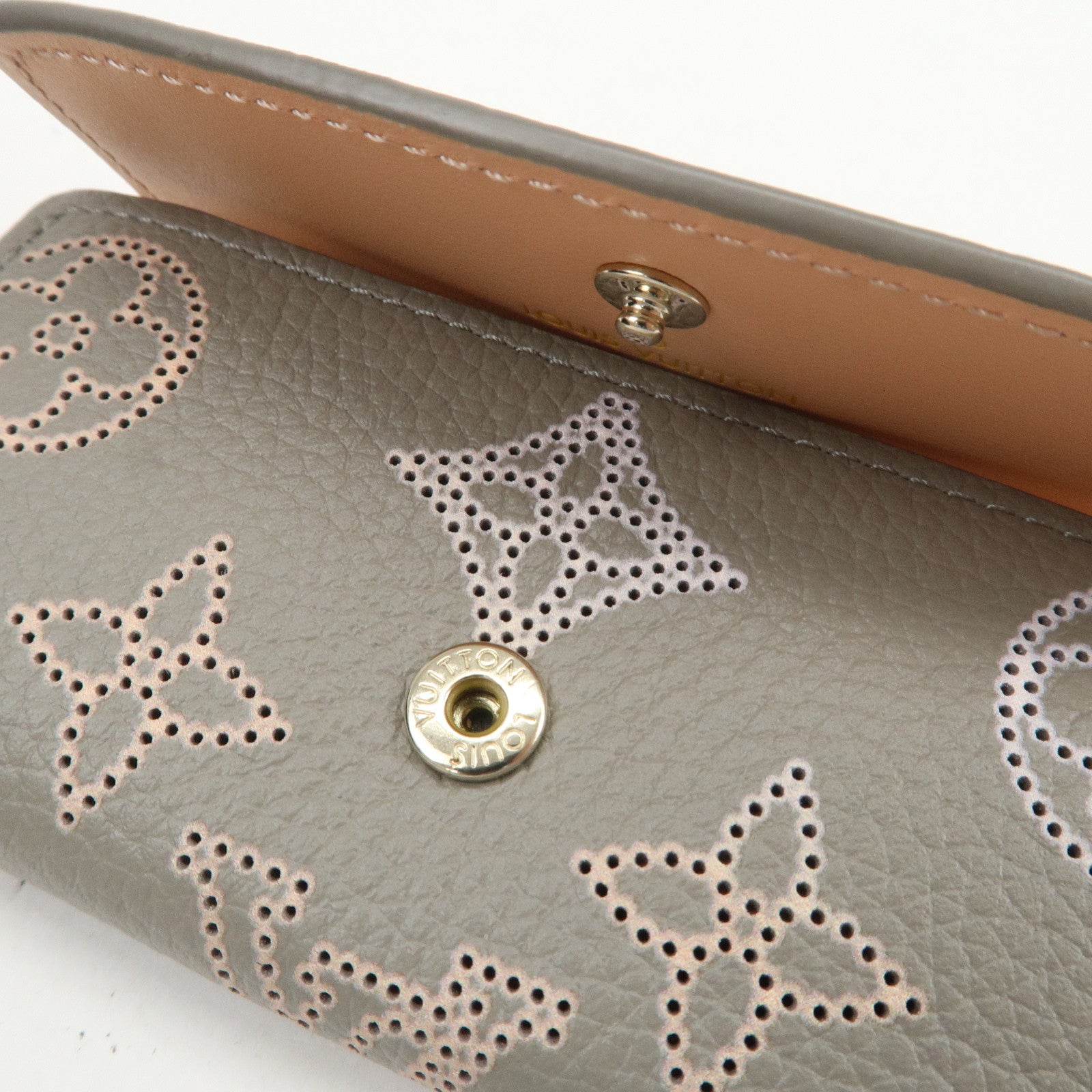 Louis Vuitton Mahina Leather Multicles 4 Key Case Gray M82648