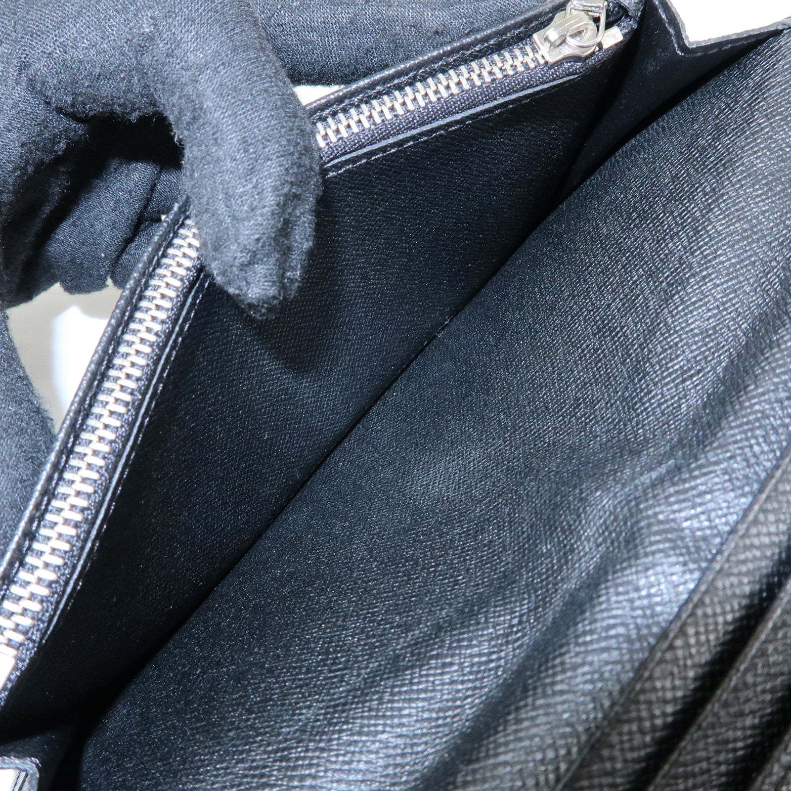 Louis Vuitton Taiga Portefeuille Brazza Bi-fold Long Wallet M30501