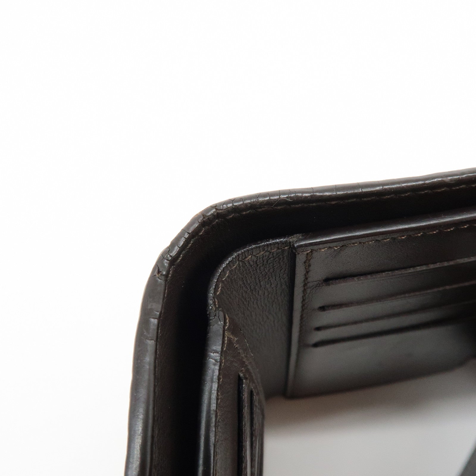 Louis Vuitton Portefeuille Capucines Leather Compact Wallet M62159