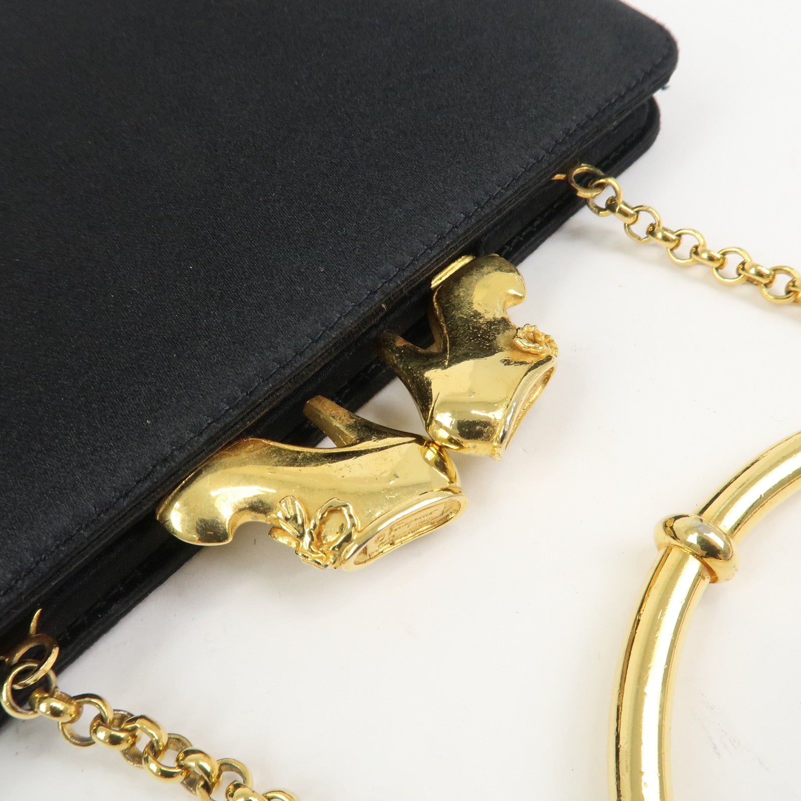 Ferragamo Boots Motif Kiss Lock Hand Bag Black