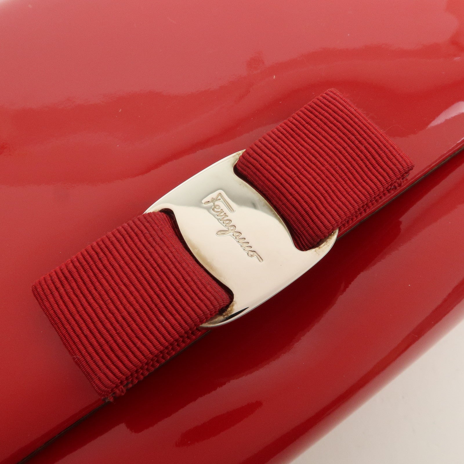 Ferragamo Vara Ribbon Patent Leather Shoulder Bag Crossbody Bag Red