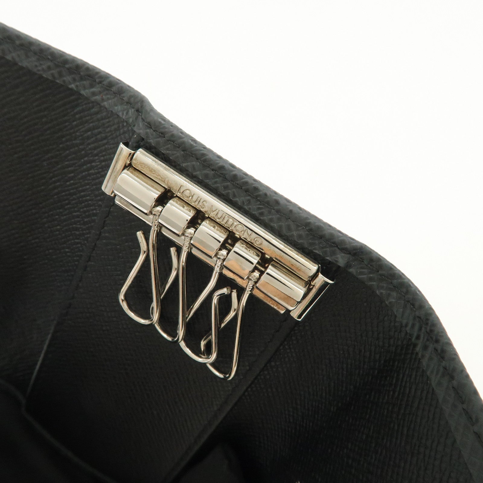 Louis Vuitton Taiga Leather Multiclés 4 Key Case Ardoise M30522