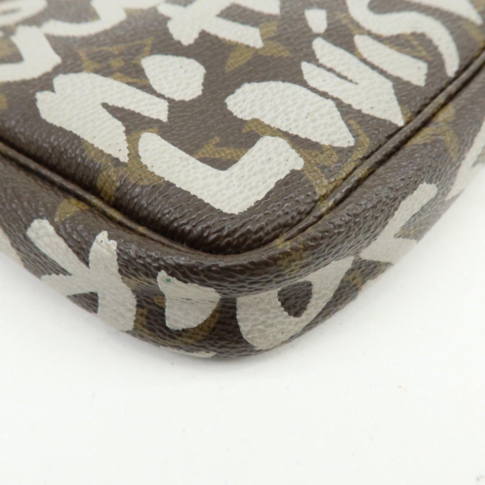 Louis Vuitton Monogram Graffiti Pochette Accessoires Pouch M92192