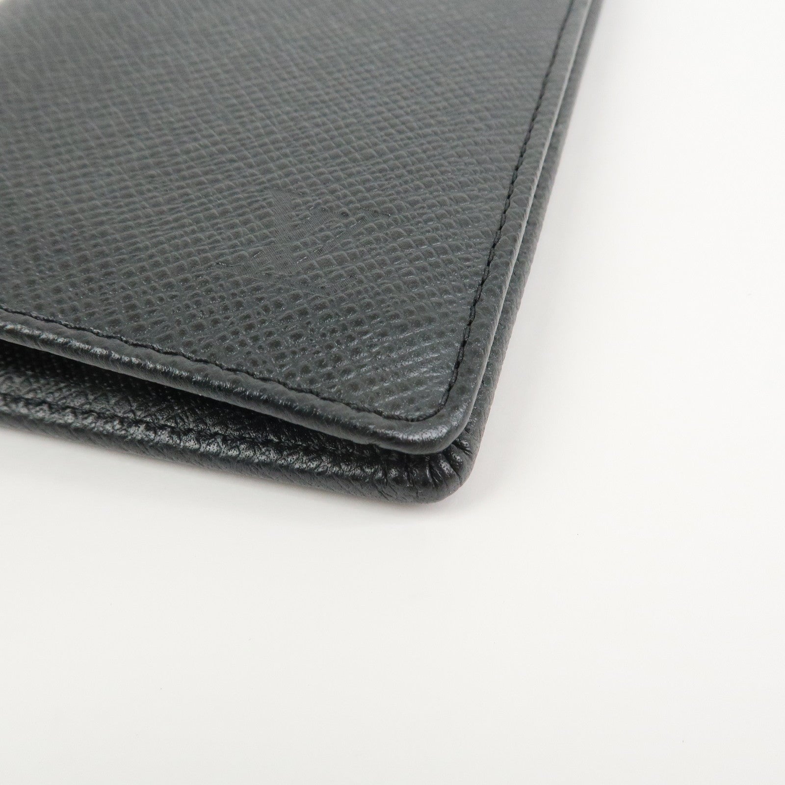 Louis Vuitton Taiga Portefeuille Brazza Bi-fold Long Wallet M30501