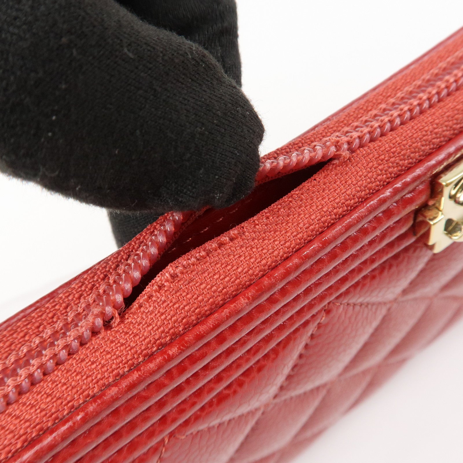 CHANEL BOY CHANEL Caviarskin Round Zippy Wallet Red Gold A68912