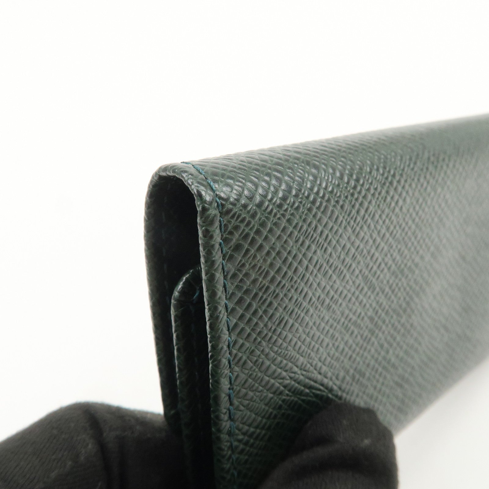 Louis Vuitton Taiga Leather Multicles 6 Key Case Epicea M30534