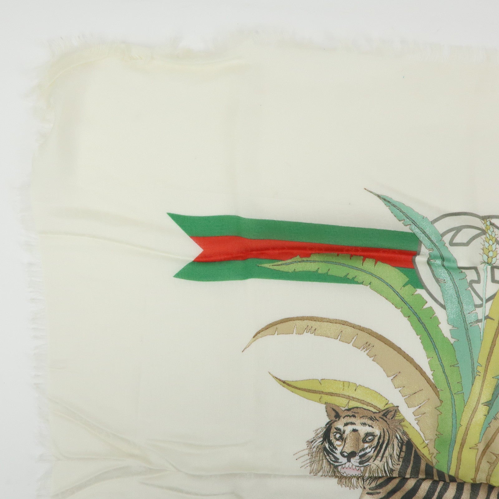 GUCCI Interlocking G Sherry GG Rayon Silk Scarf Tiger Motif Ivory