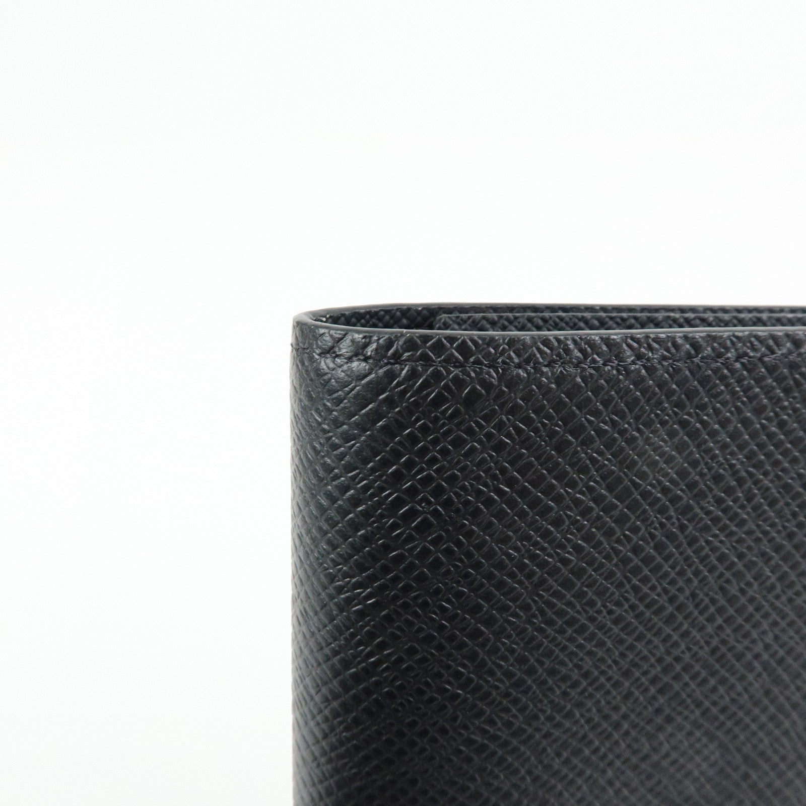Louis Vuitton Taiga Leather Couverture Passeport NM Ardoise M64596