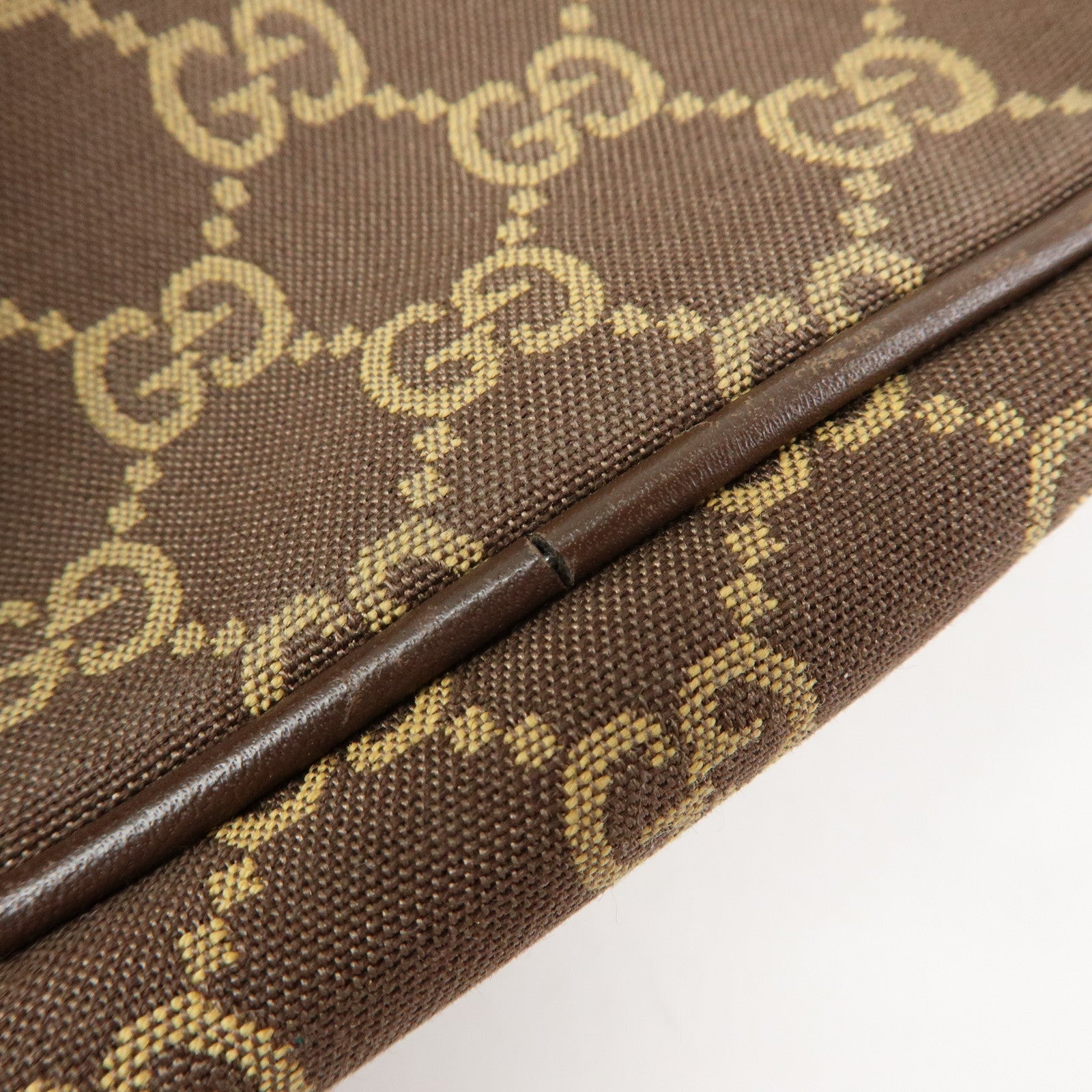 GUCCI Boat Bag GG Canvas Accessory Pouch Hand Bag Brown 039.1103