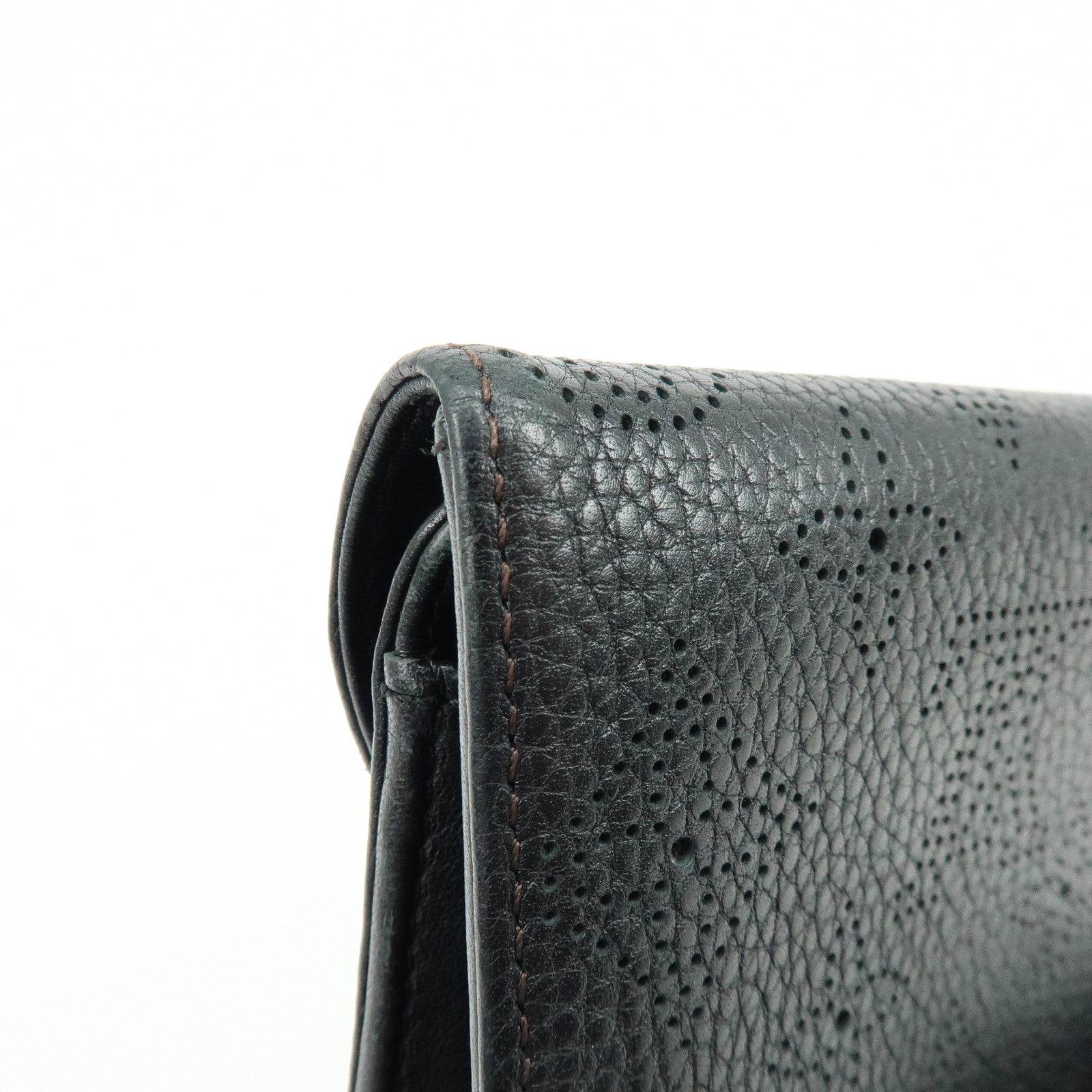 Louis Vuitton Monogram Mahina Portefeuille Amelia Wallet M95549