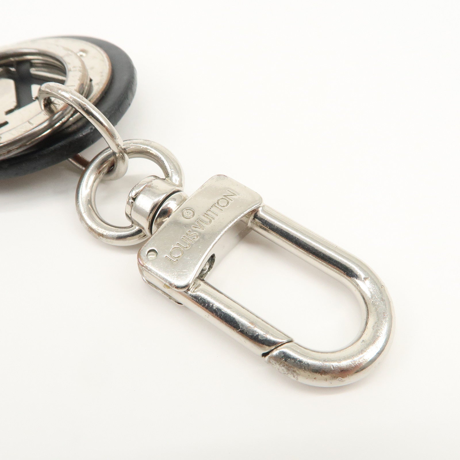 Louis Vuitton Porte Cles LV Circle Key Ring Black Silver M67362