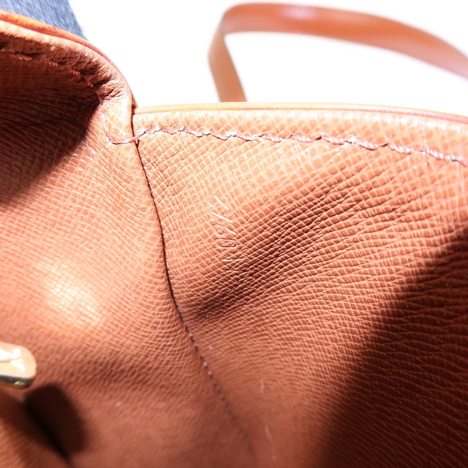 Louis Vuitton Epi Saint Cloud Shoulder Bag Kenya Brown M52193