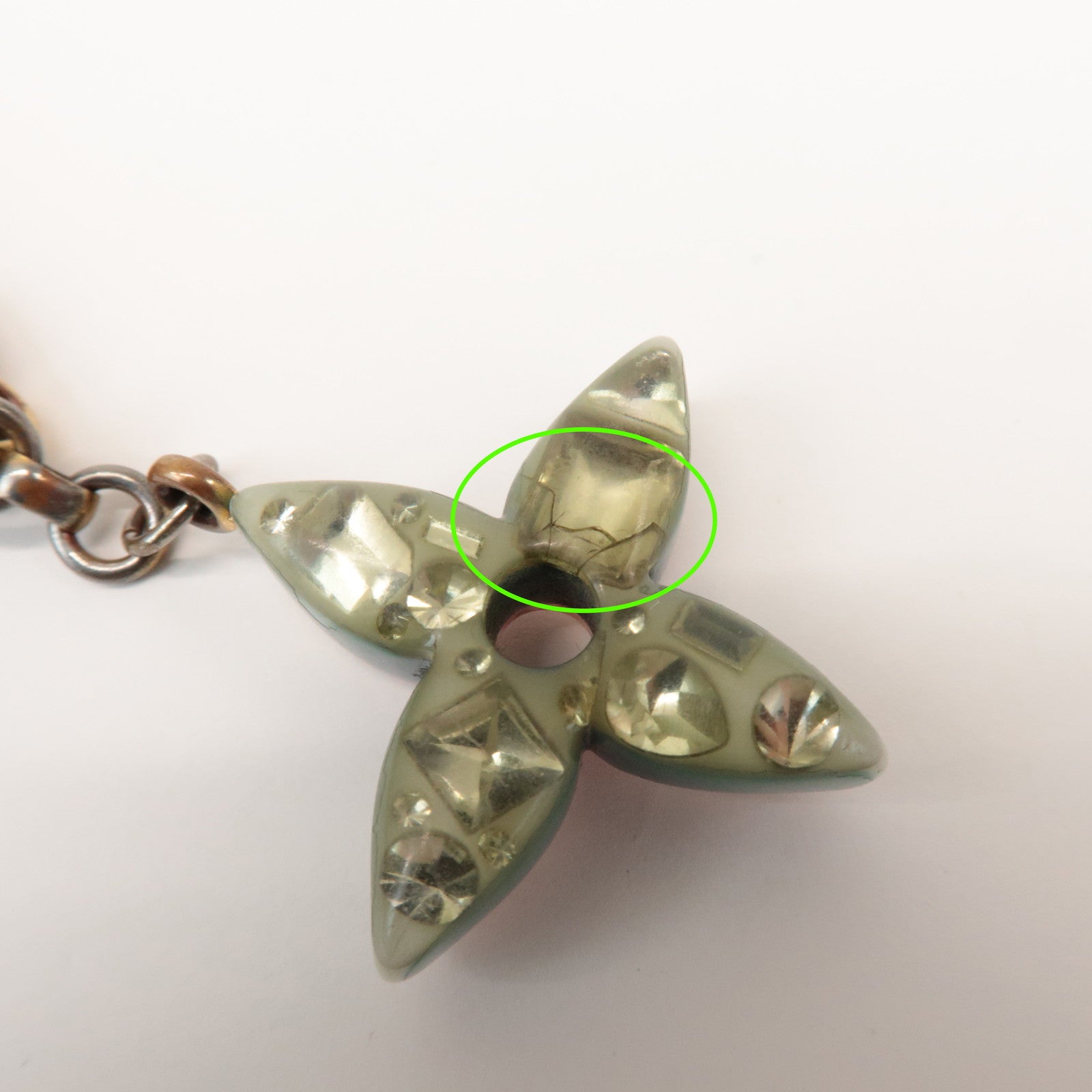 Louis Vuitton Bijou Sac Glam Flower Plastic Metal Key Chain M65982