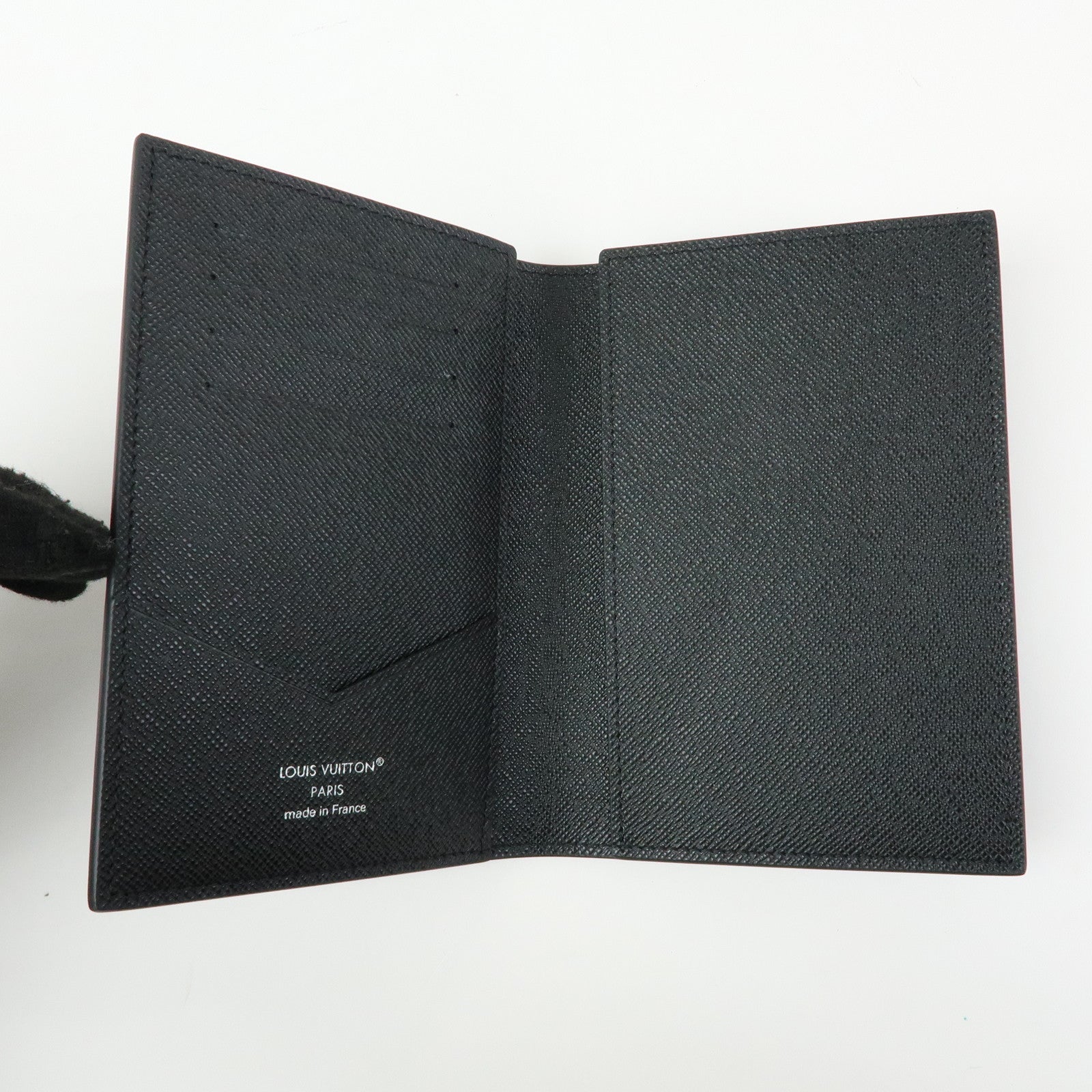 Louis Vuitton Monogram Eclipse Couverture de Passeport NM M64501