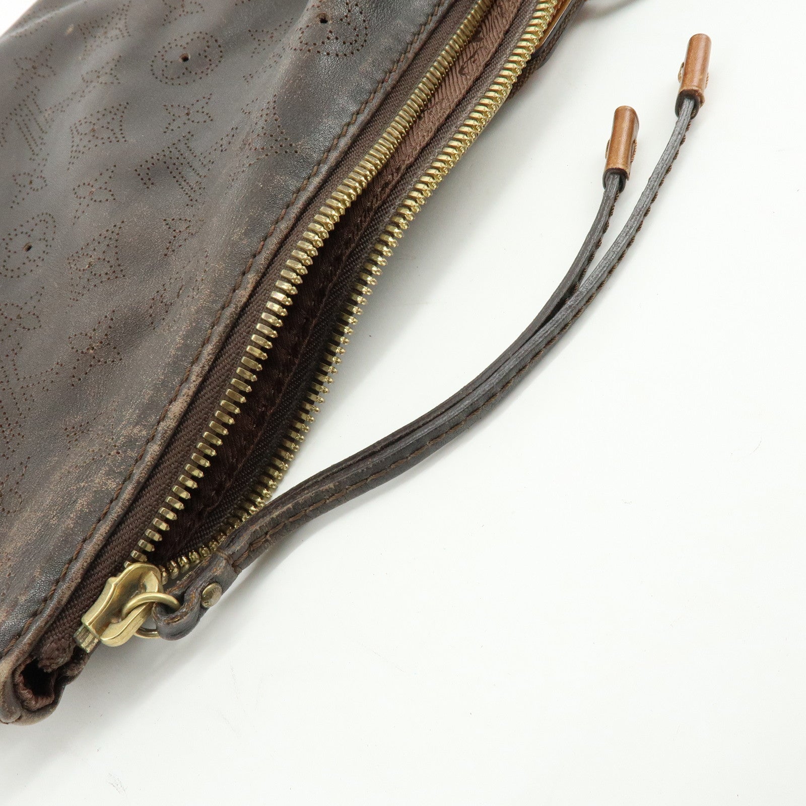 Louis Vuitton Pochette Onata Cuir Leather Shoulder Bag Cacao M40002