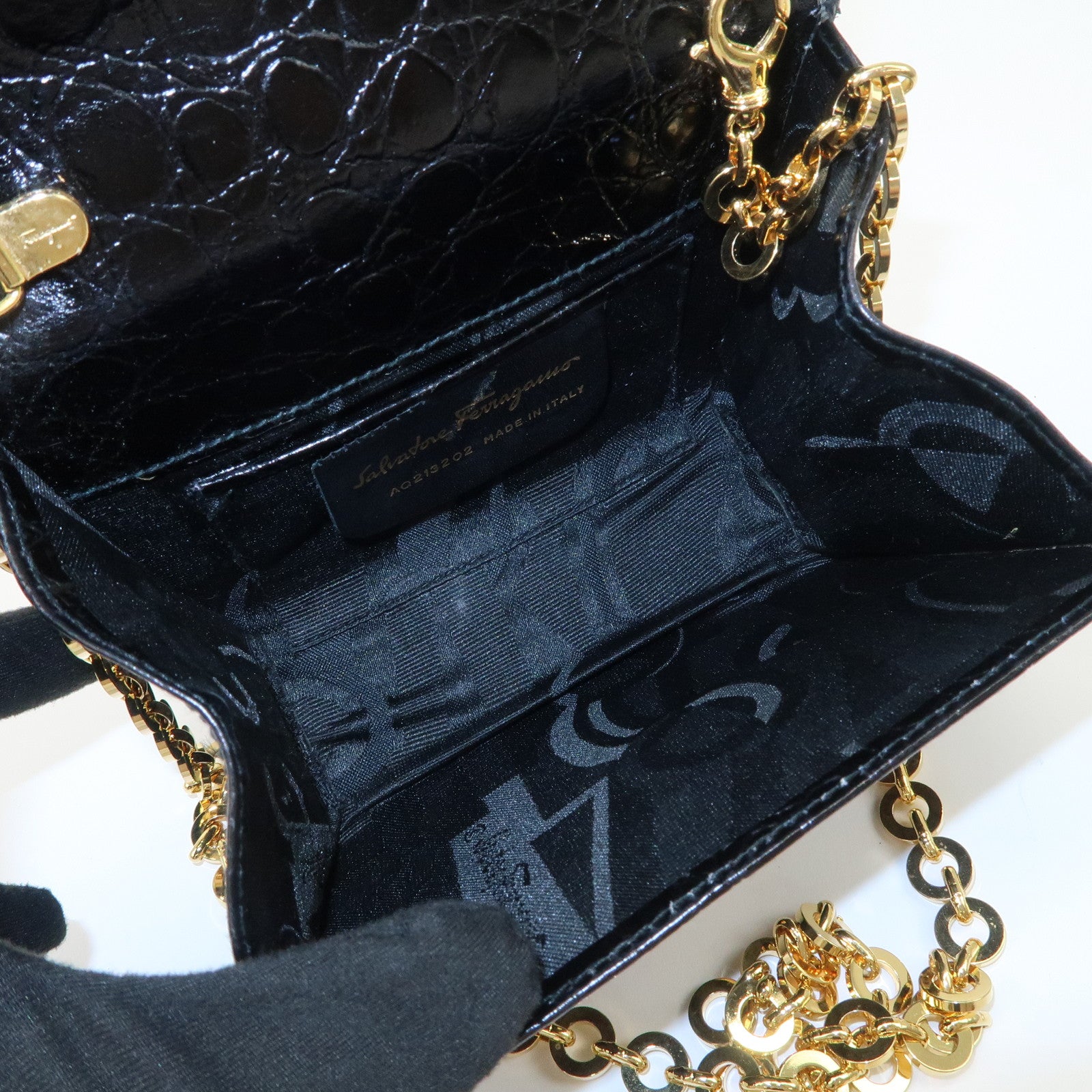 Ferragamo Vara Ribbon Leather Chain Shoulder Bag Black AQ213202