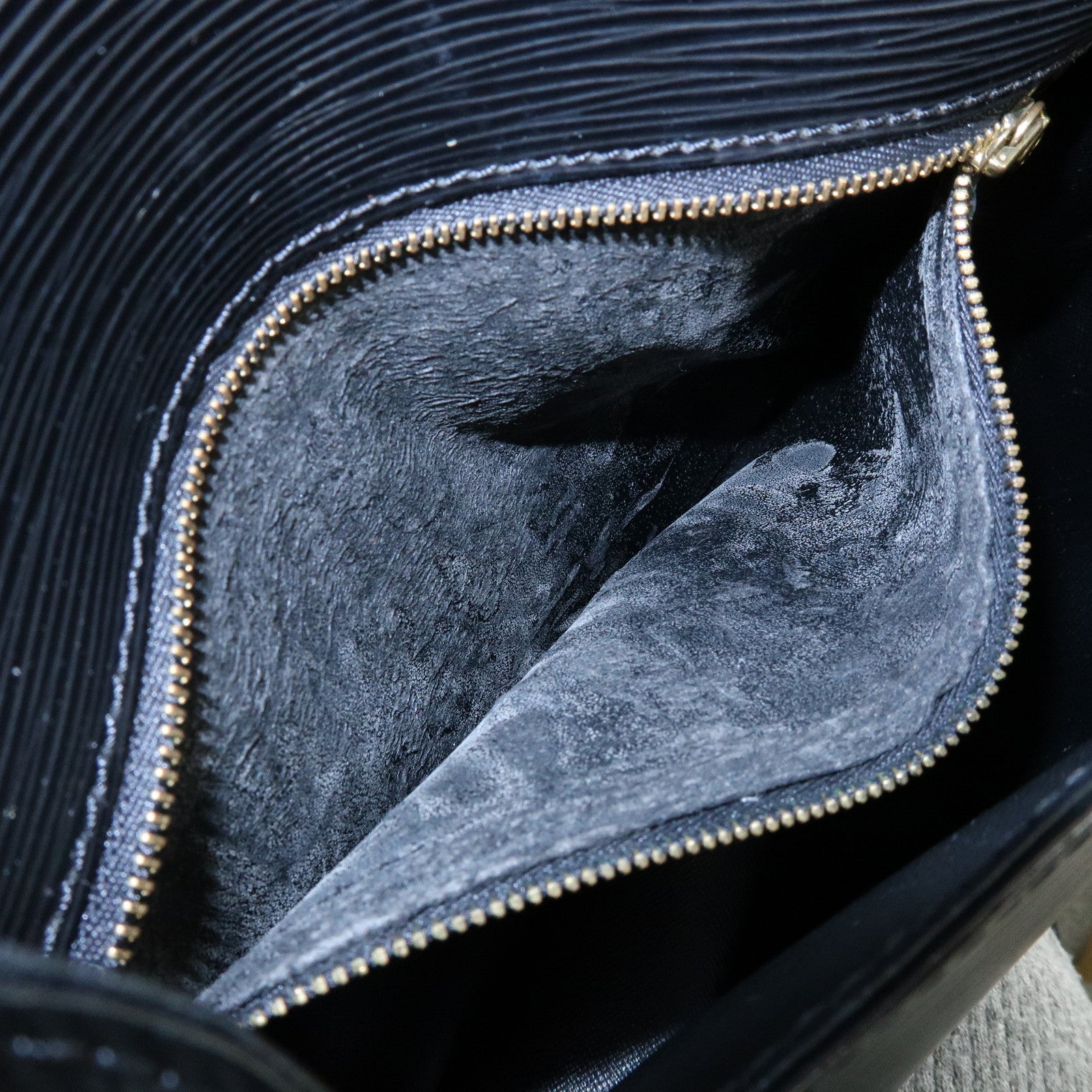 Louis Vuitton Epi Saint Cloud Shoulder Bag Black Noir M52192