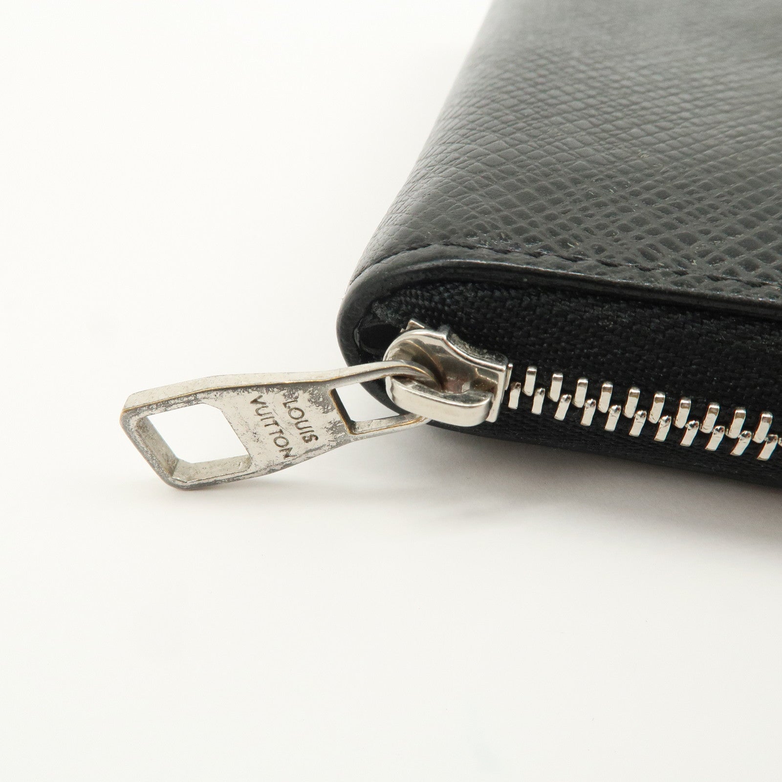Louis Vuitton Taiga Zippy Coin Purse Coin Case Ardoise M32832