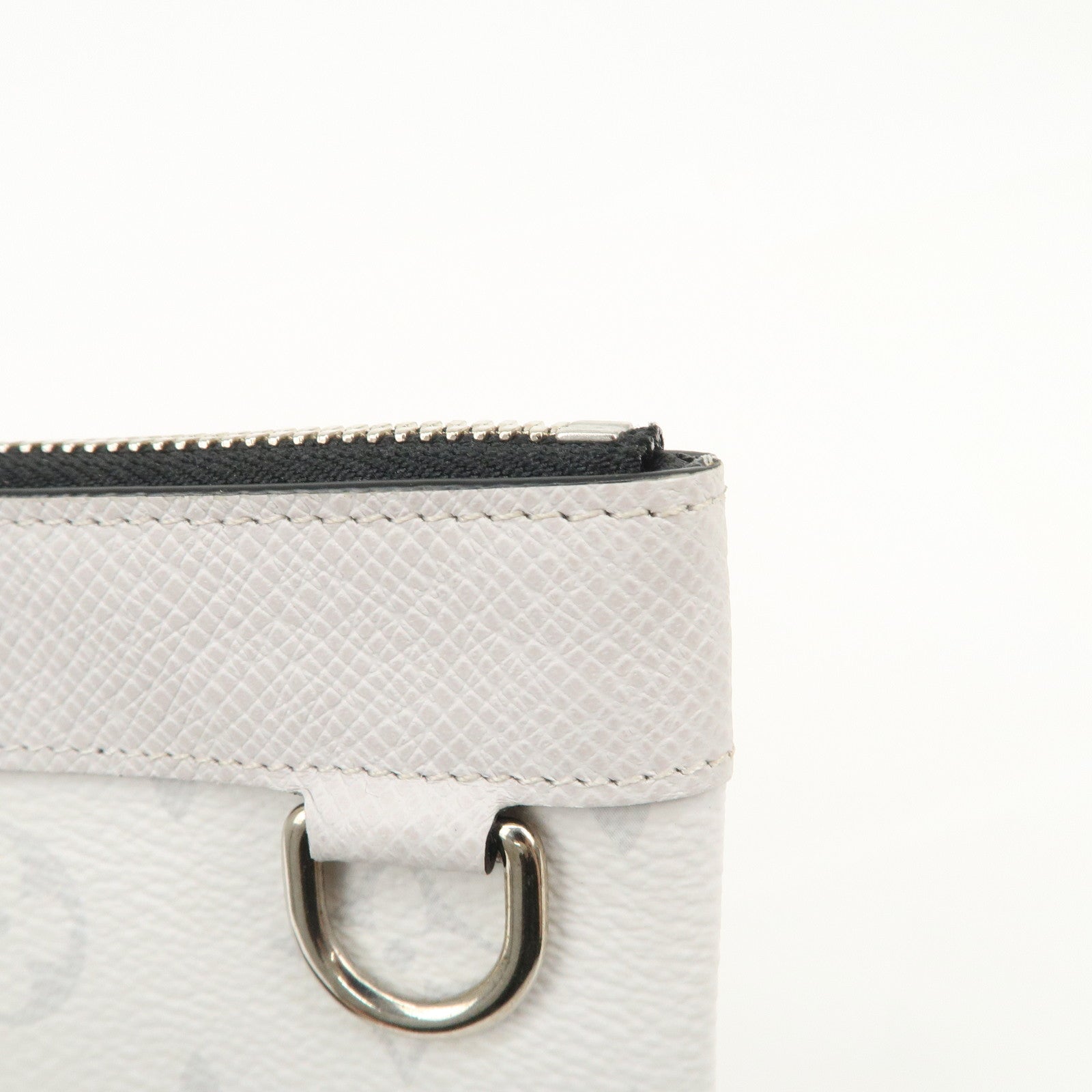 Louis Vuitton Monogram Taiga Discovery Pochette Antarctica M30279 Used