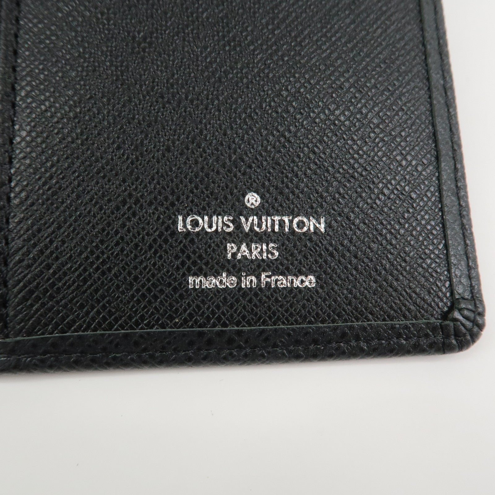 Louis Vuitton Taiga Portefeuille Brazza Bi-fold Long Wallet M30501
