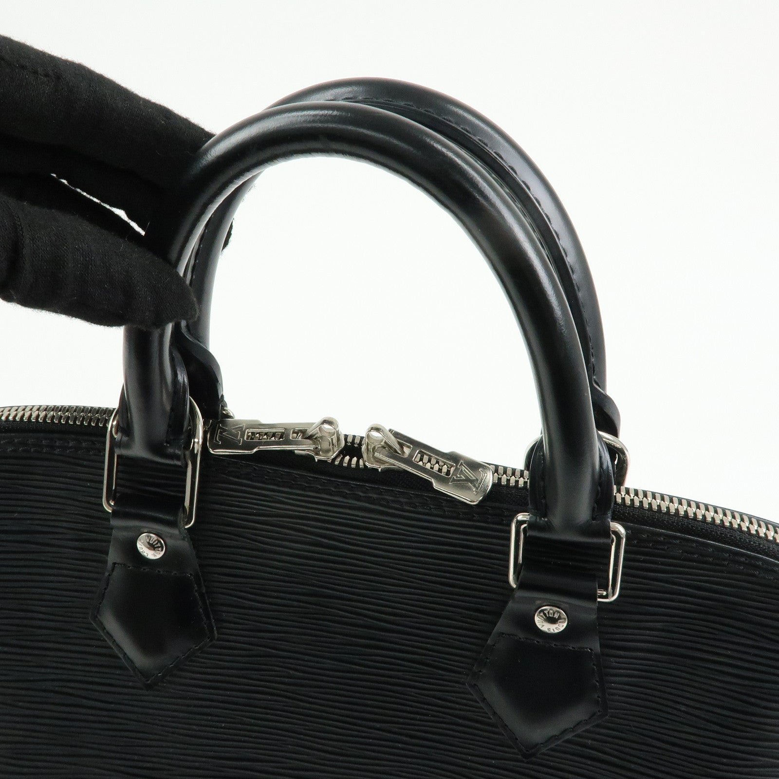 Louis Vuitton Epi Leather Alma PM Hand Bag Noir Black M40302
