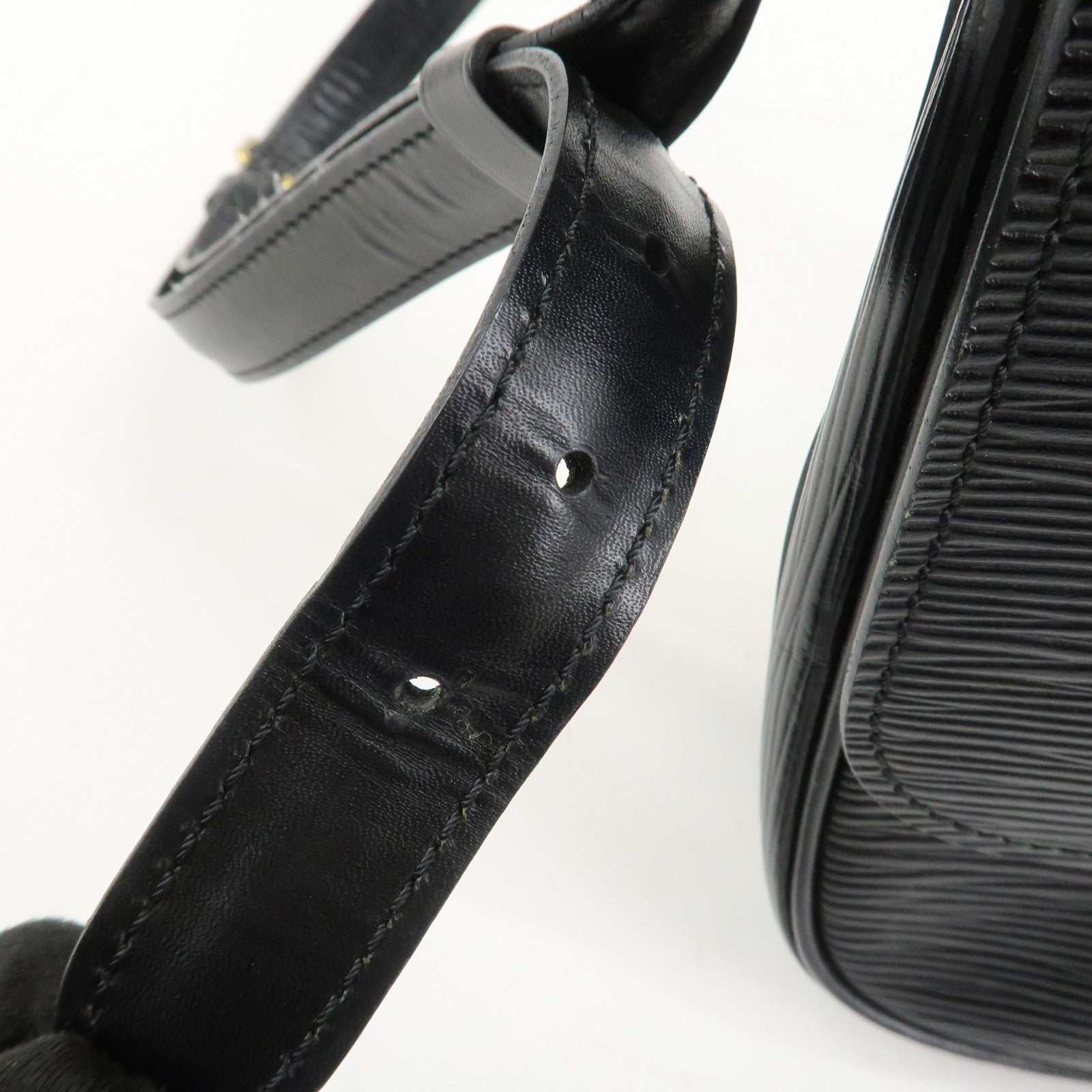 Louis Vuitton Epi Cartouchiere Shoulder Bag Noir Black M52242