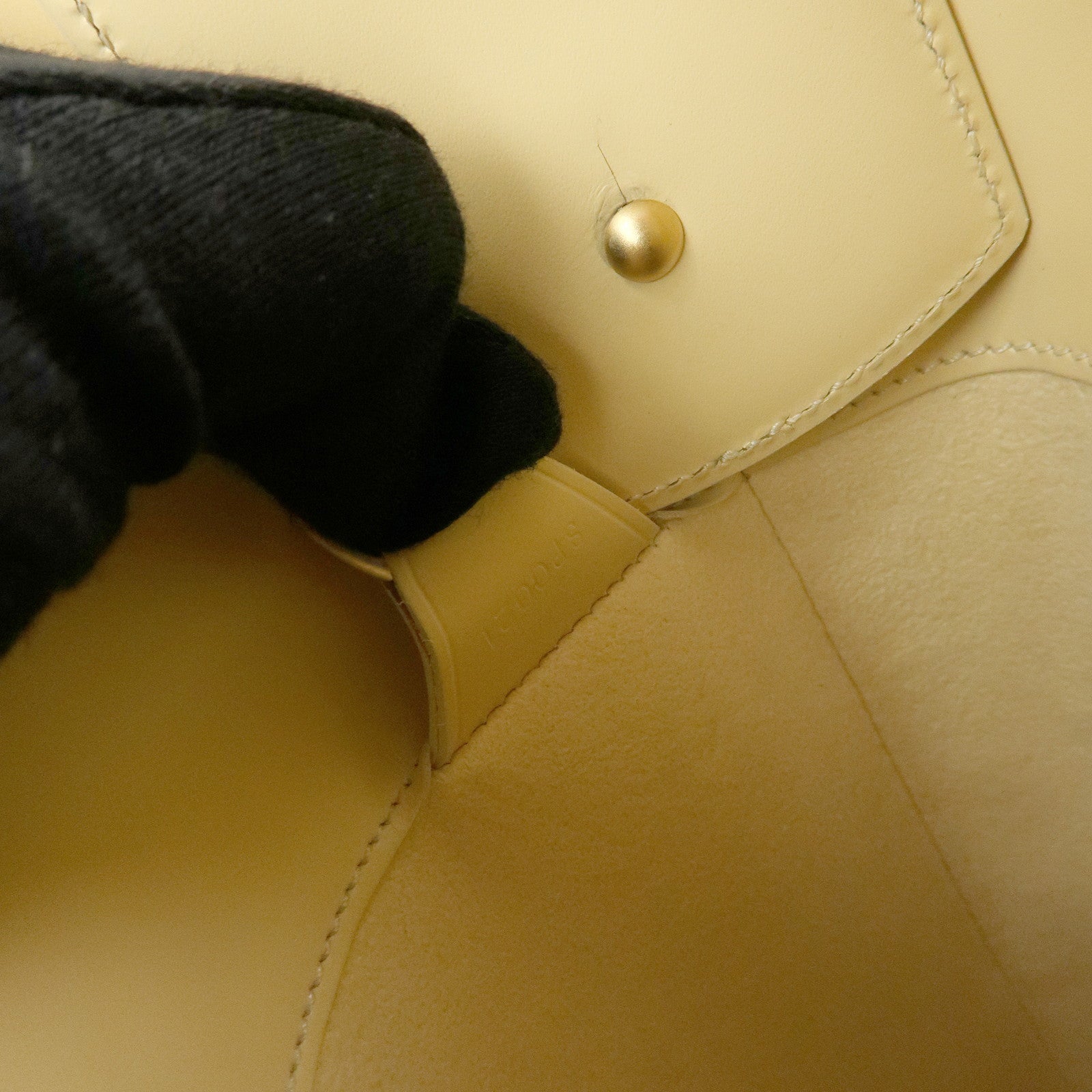 Louis Vuitton Epi Leather Verseau Shoulder Bag Vanilla M5281A