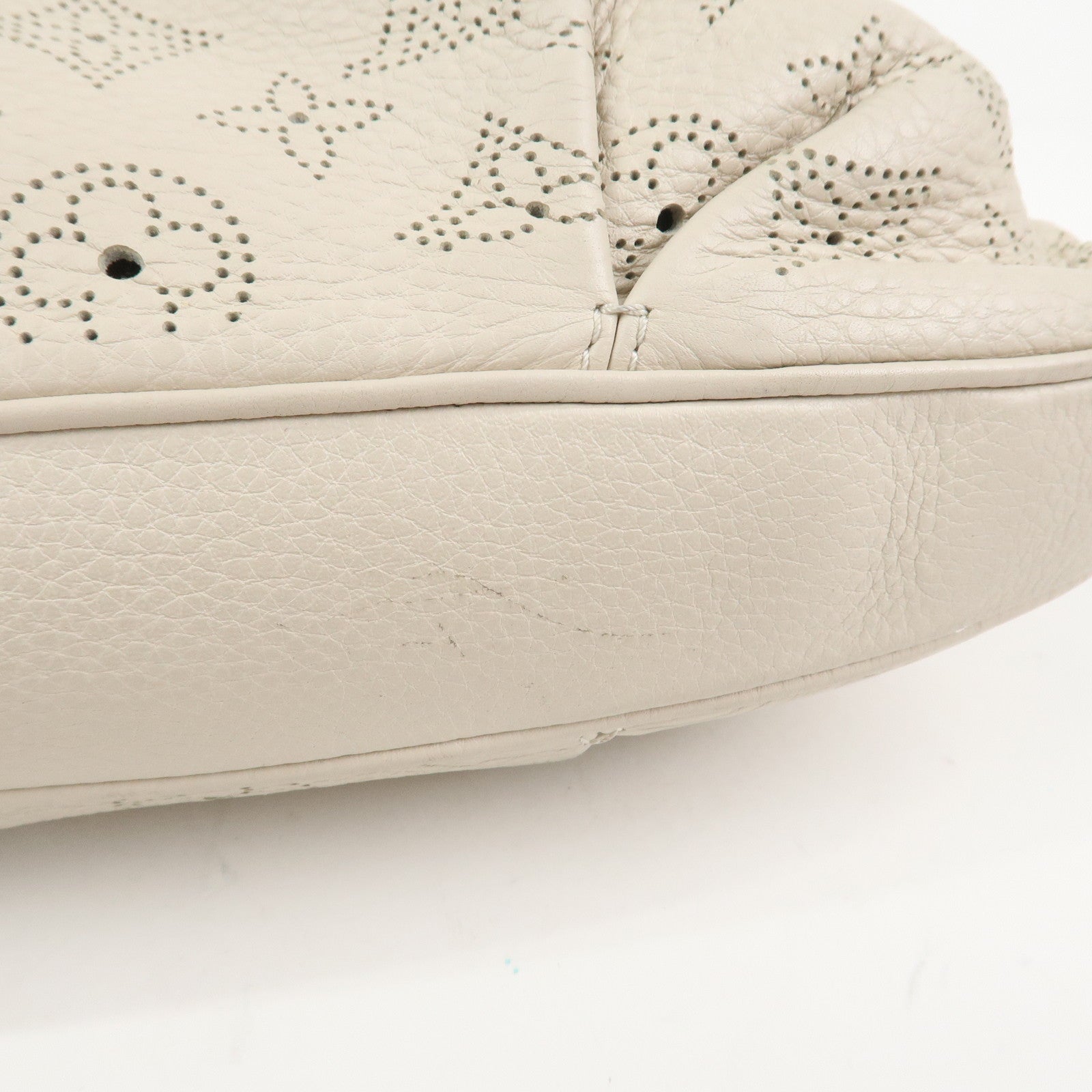 Louis Vuitton Monogram Mahina Selene PM Shoulder Bag Blanc M94275