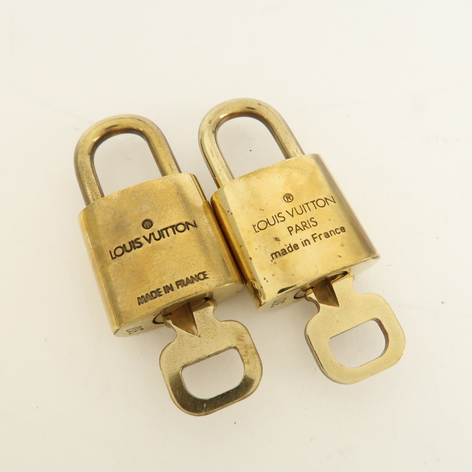 Louis Vuitton Set of 10 Lock & Key Cadena Key Lock Metal Gold Used