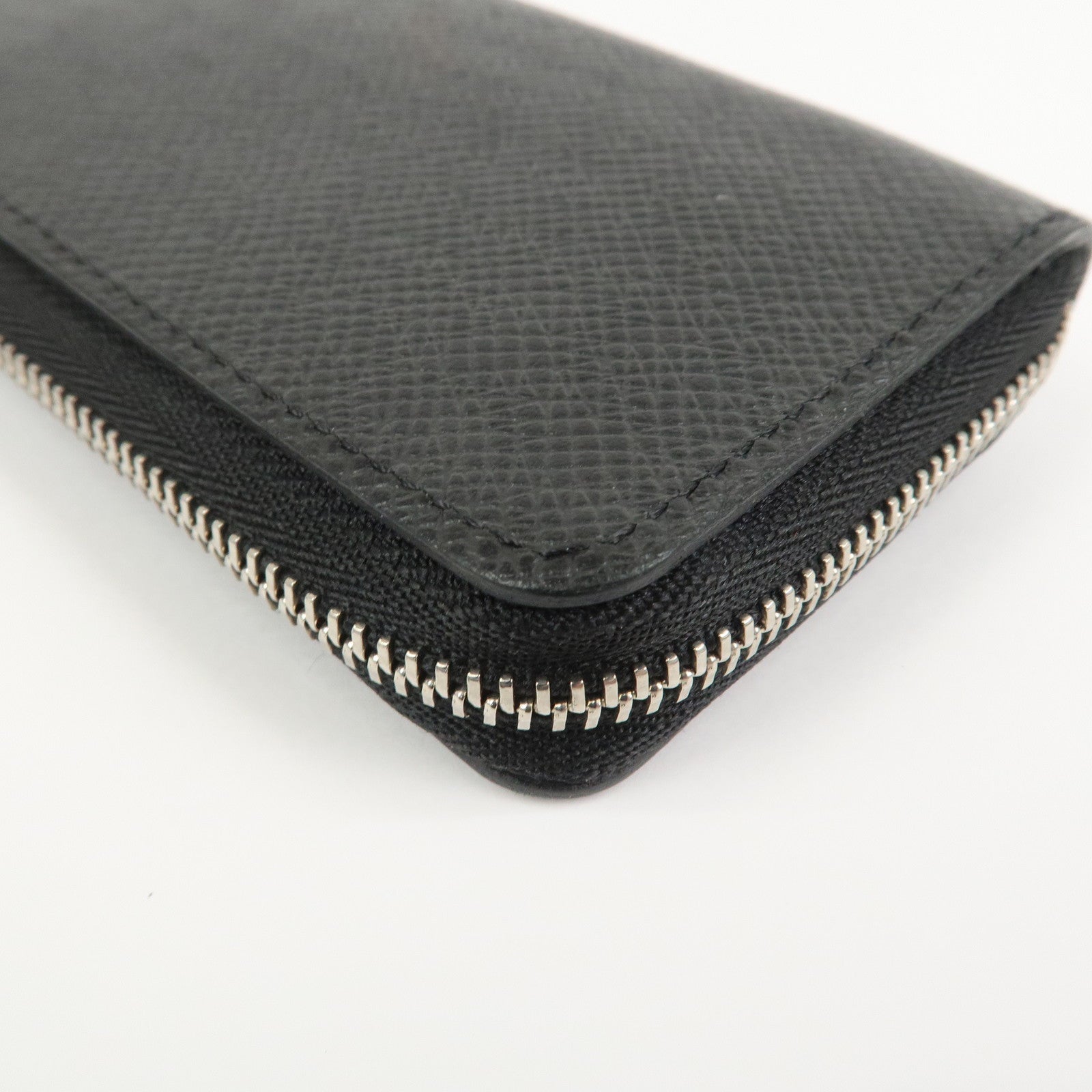 Louis Vuitton Taiga Zippy Coin Purse Coin Case Noir Black M30511