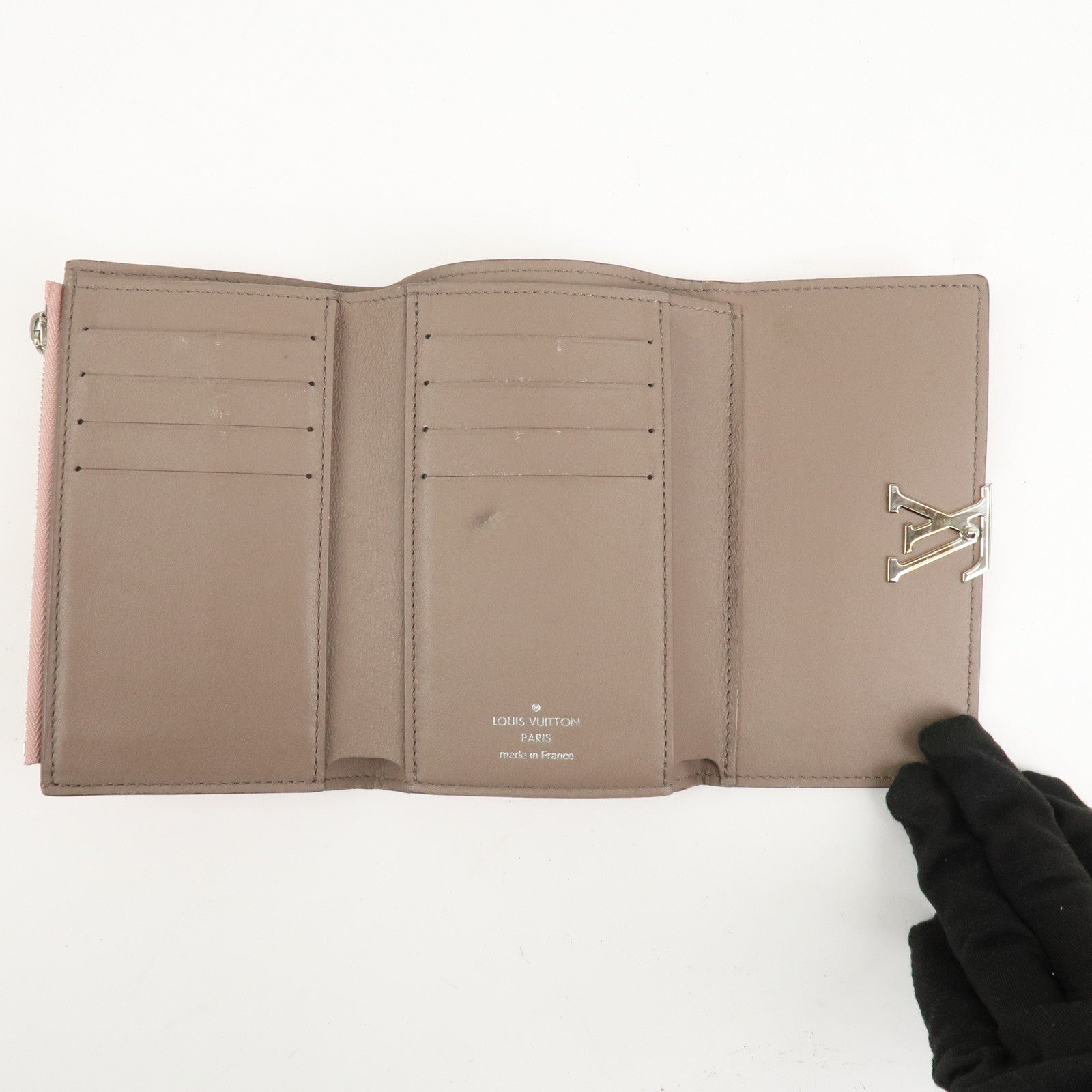 Louis Vuitton Portefeuille Capucines Leather Wallet Magnolia M80493 Used