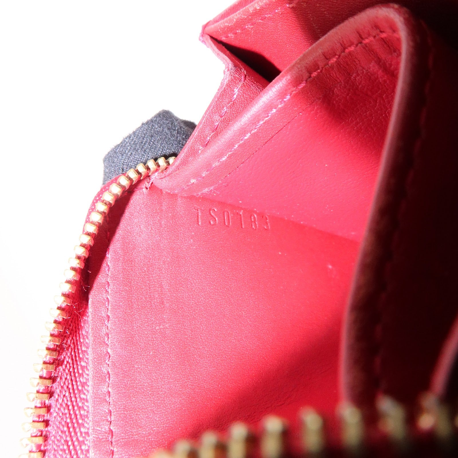 Louis Vuitton Monogram Vernis Leather Zippy Coin Case Pomme d'Amour