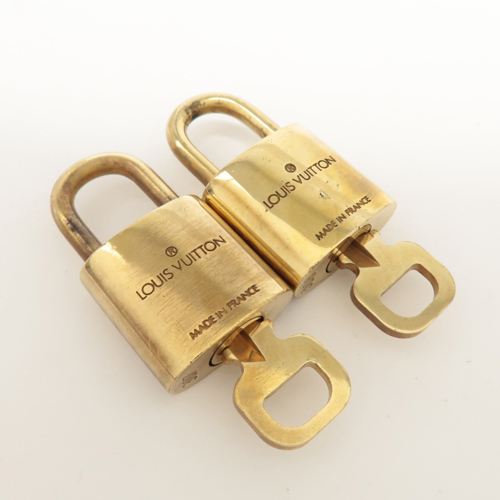 Louis Vuitton Set of 10 Lock & Key Cadena Key Lock Metal Gold