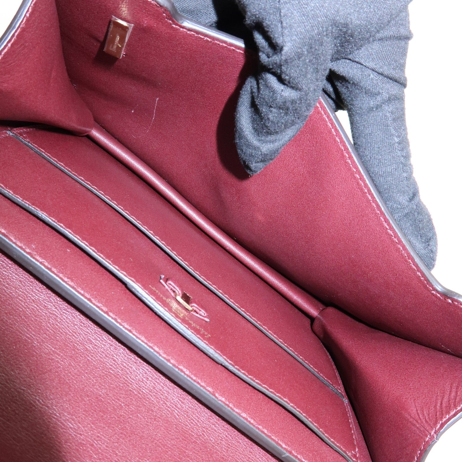 Ferragamo Vara Ribbon Leather Chain Shoulder Bag Bordeaux