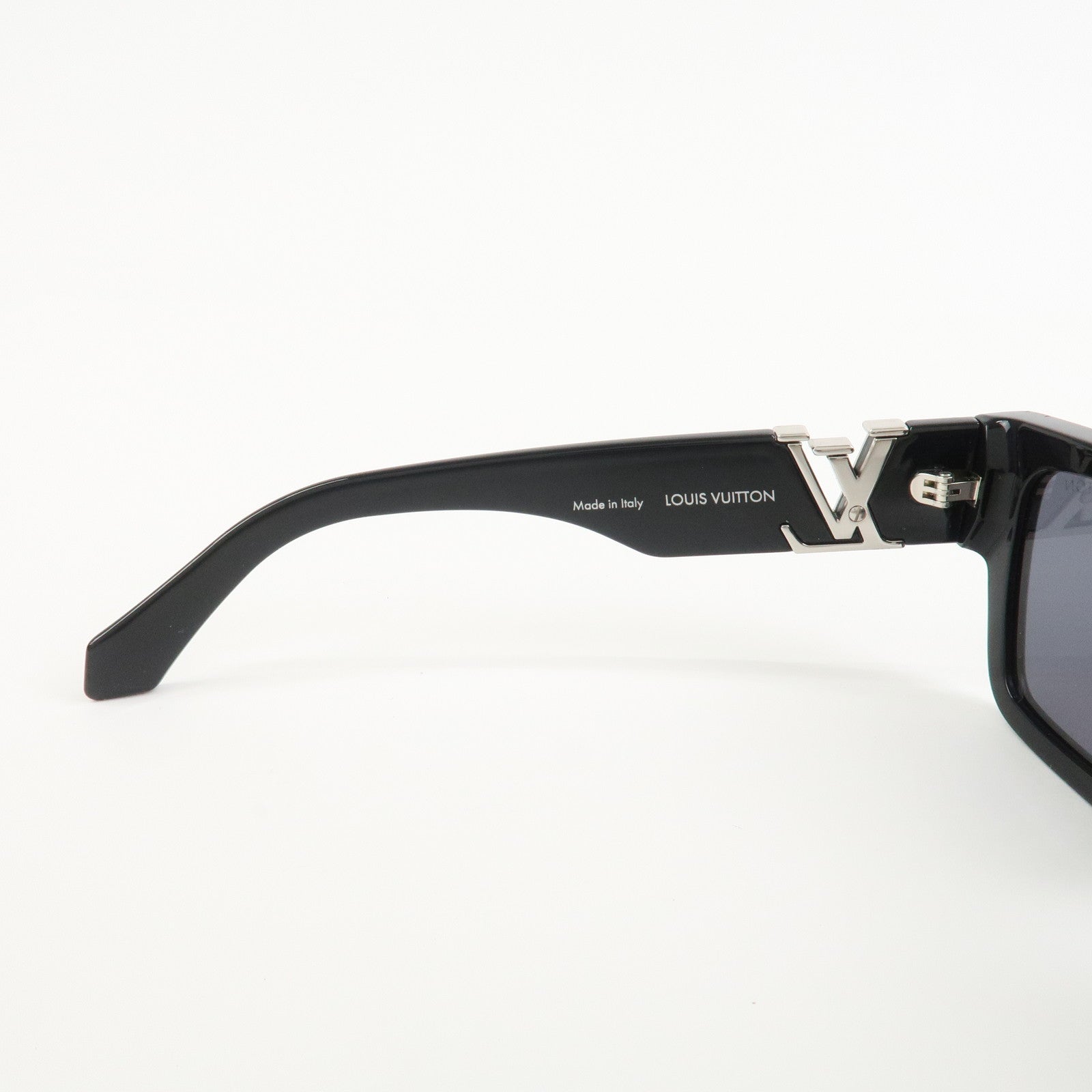 Louis Vuitton LV Sleek Square Plastic Sunglasses Black Z2178E