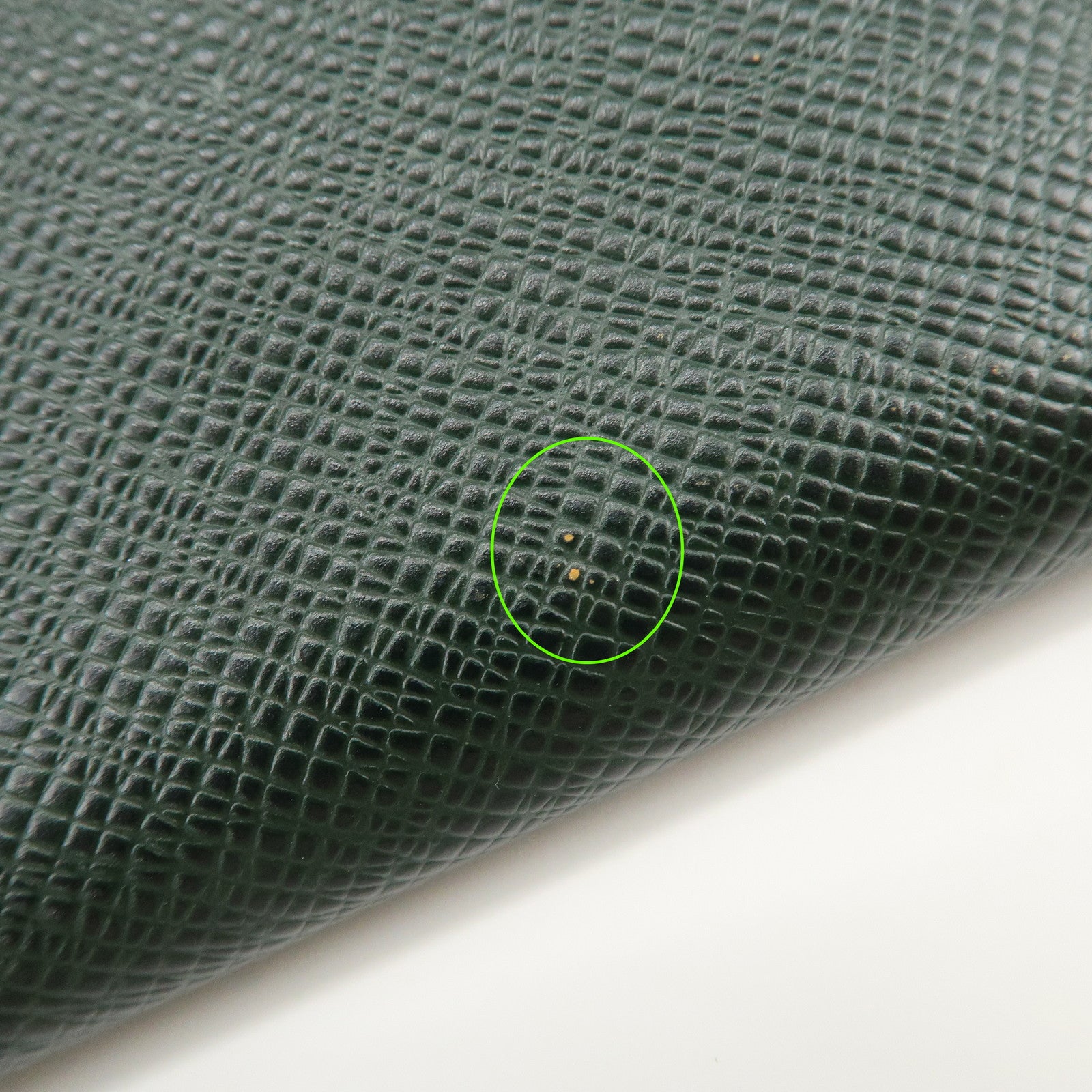 Louis Vuitton Taiga Leather Multicles 6 Key Case Epicea M30534