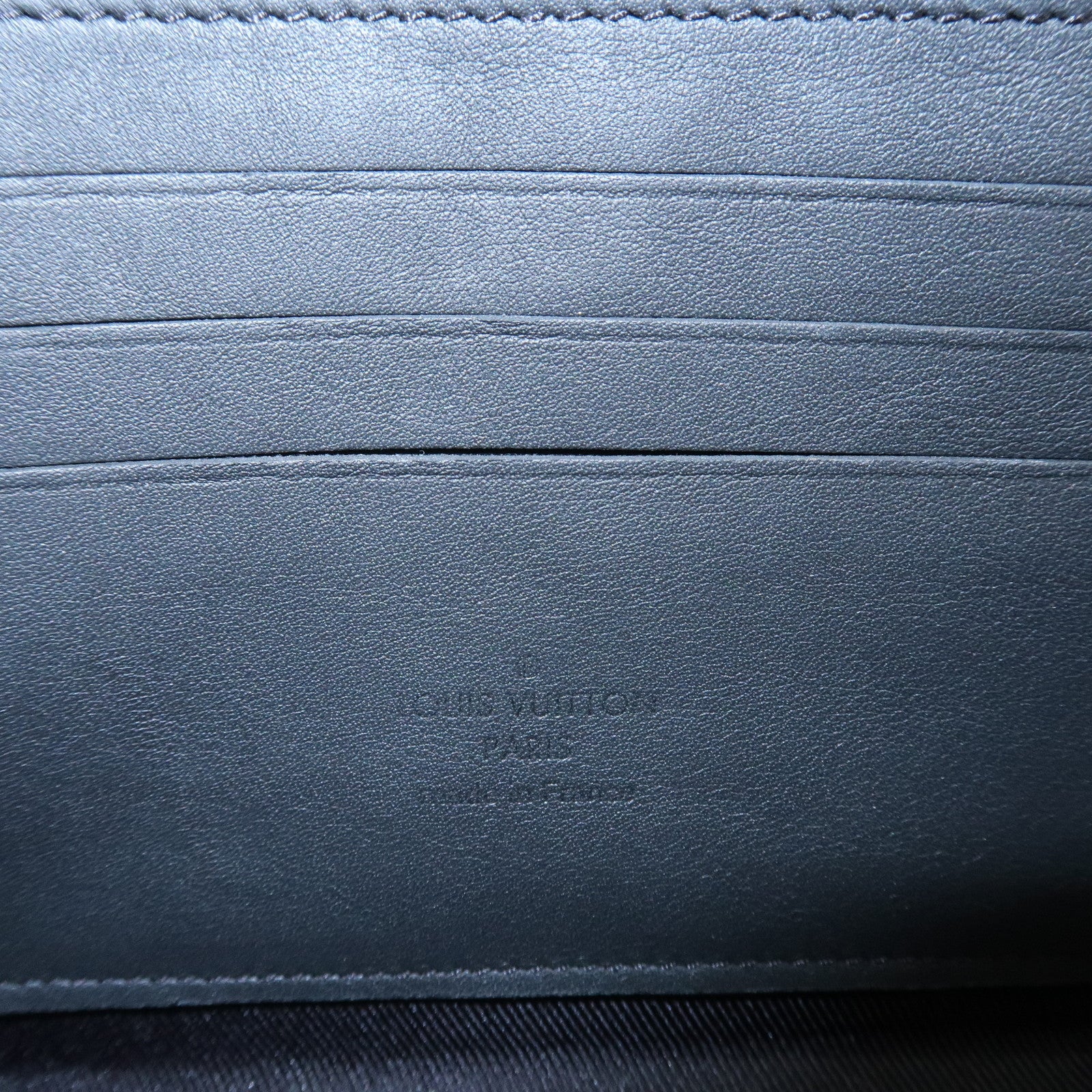 Louis Vuitton LV Aerogram Leather Alpha Wearable Wallet Noir M59161