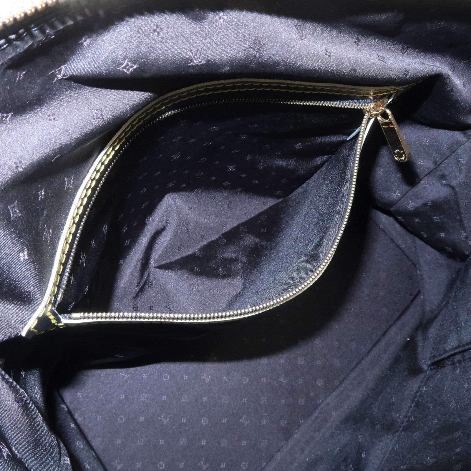 Louis Vuitton Suhari Leather Lock It MM Hand Bag Noir Black M91875