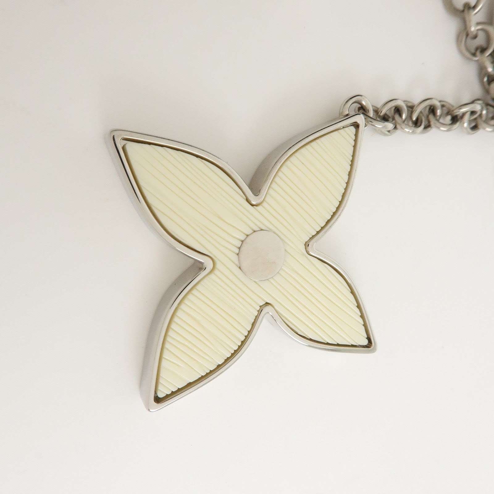 Louis Vuitton Bijoux Sac Fleur de Epi Bag Charm Silver White M65085